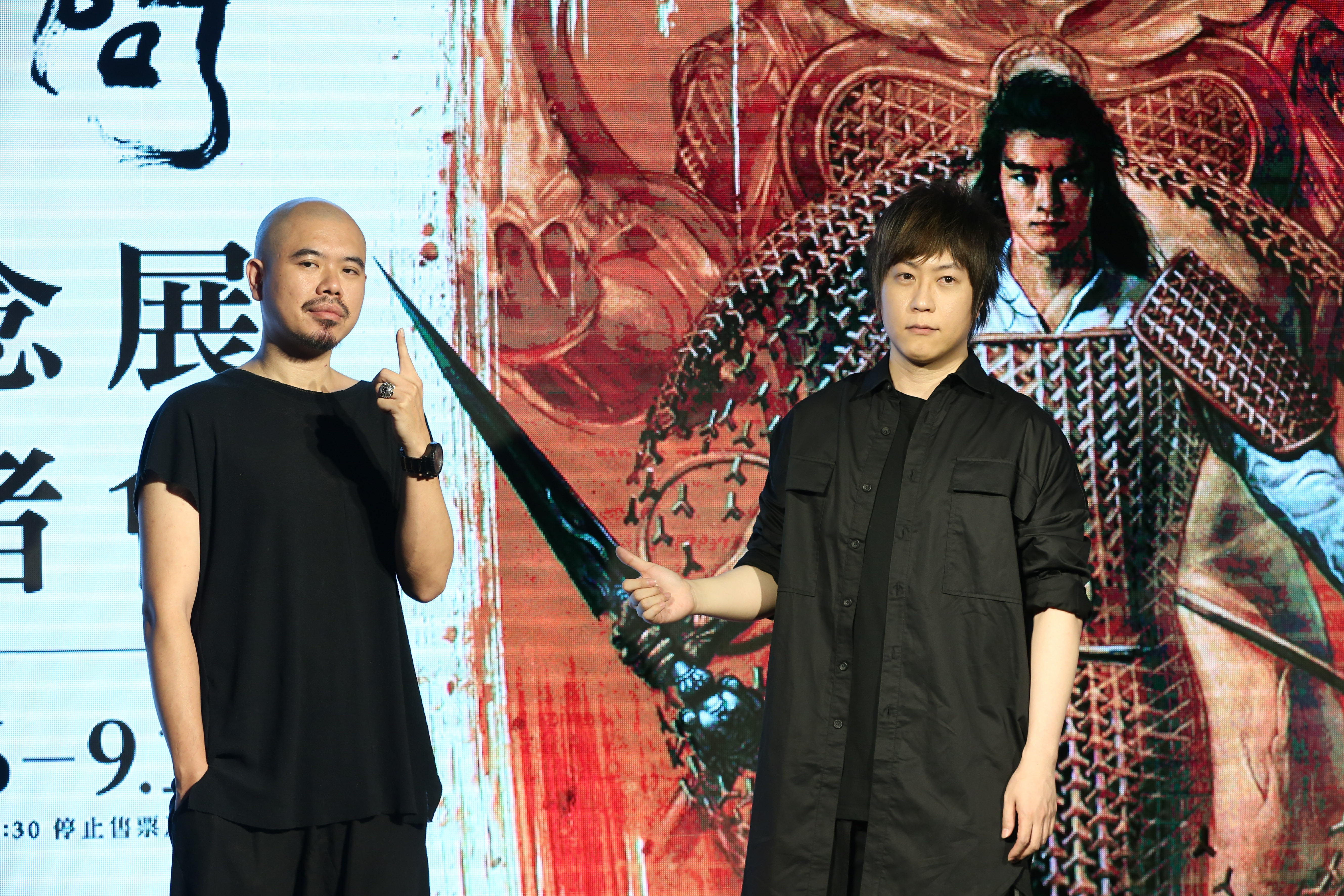 鄭問故宮大展29日舉行展前記者會，五月天主唱阿信與陳奕仁導演合作展覽的宣傳短片。