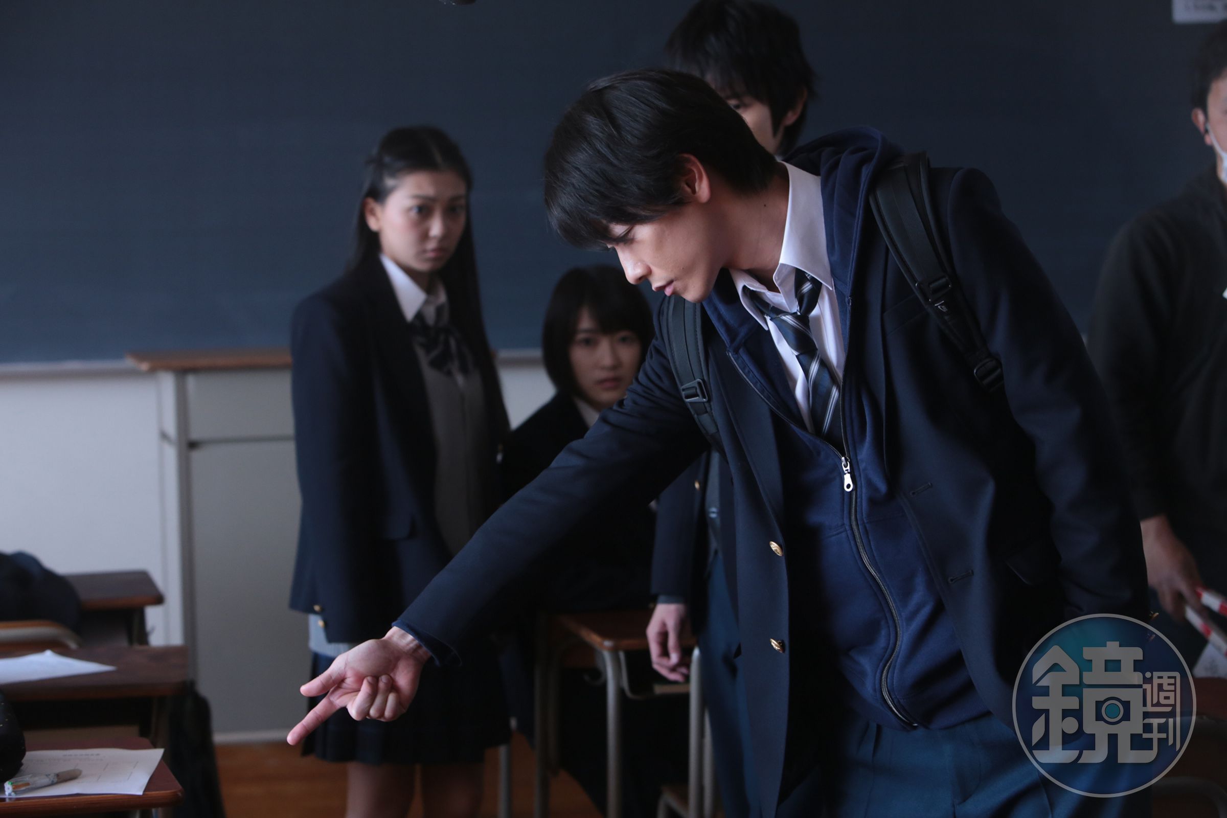 29歲佐藤健再度扮演高中生，《殺戮重生犬屋敷》演出冷血屠殺民眾的「機械人類」。（采昌國際提供）