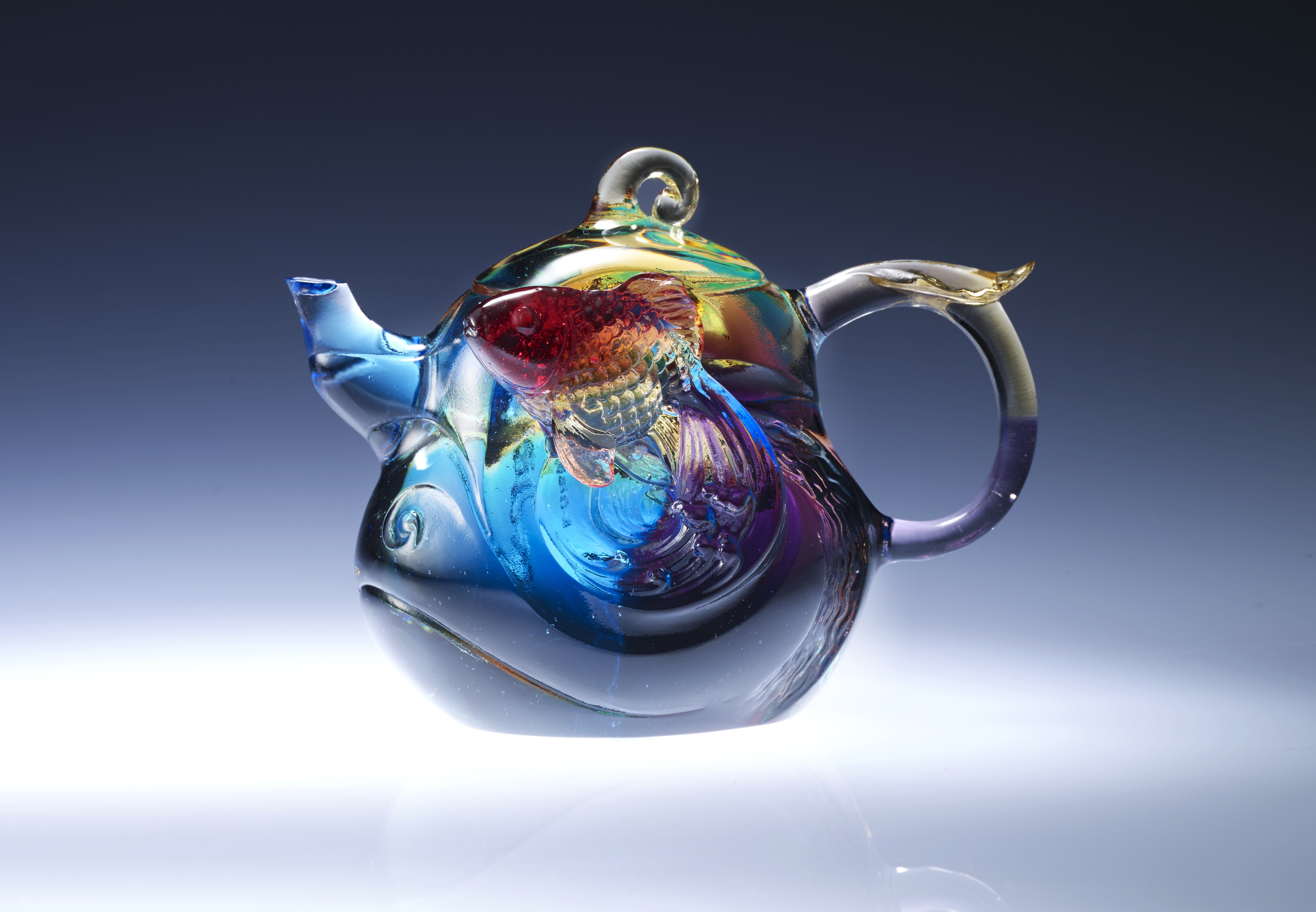 以「脫蠟精鑄」結合「大匠輪拋」新技術，琉園開發出5C極致光的「極光琉璃」。（源源福運，6,080元，琉園提供）