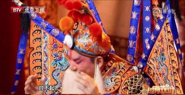 任賢齊在《傳承中國》演出時忘詞，後來在台上道歉。（新浪娛樂）