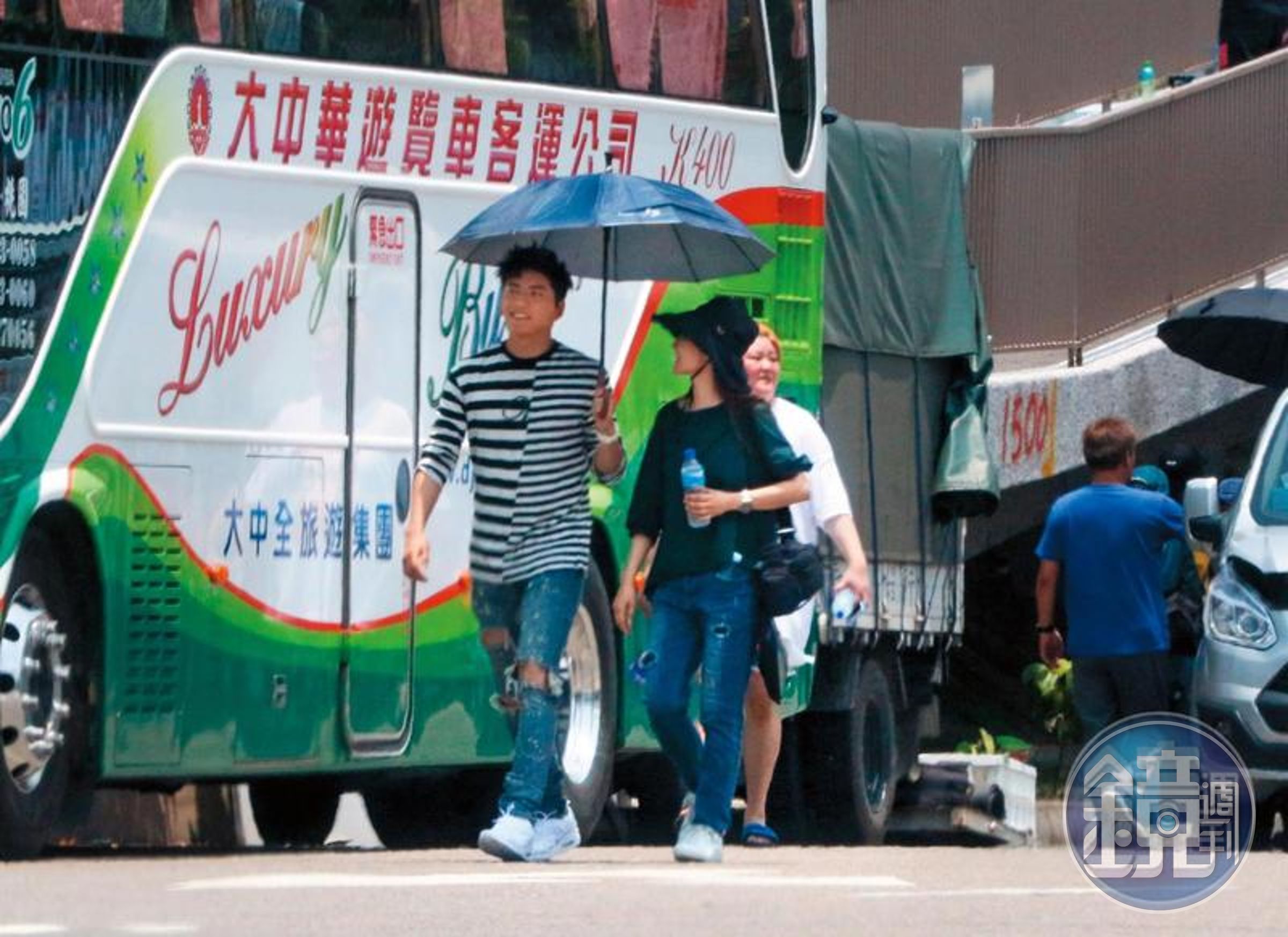 本刊報導王大陸在MV拍攝現場與工作人員曖昧，王大陸透過聲明否認。