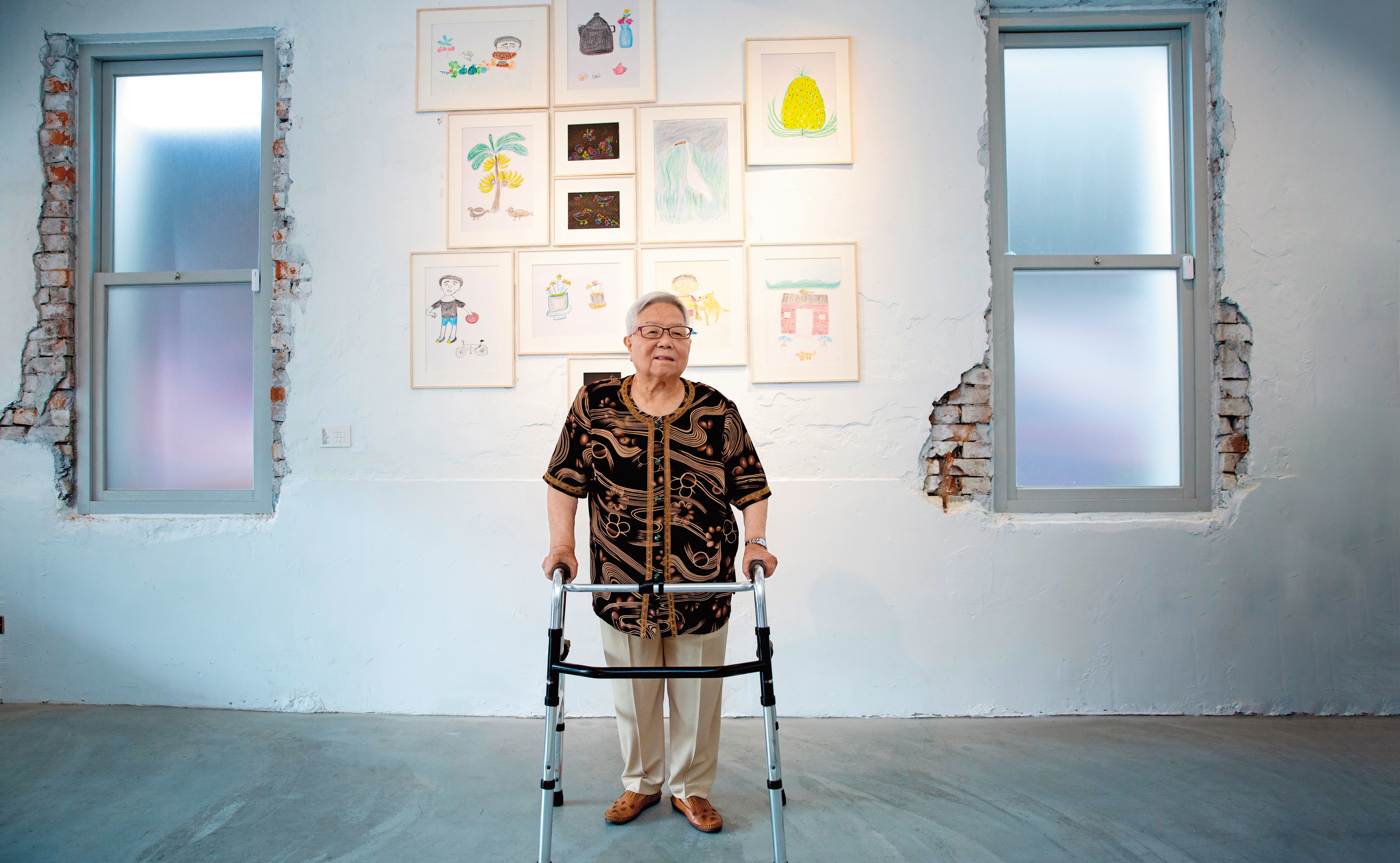 85歲的黃周玉女第一次辦畫展。