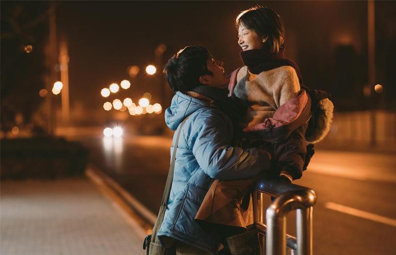 銀幕CP井柏然、周冬雨共譜戀曲，戲中兩人都為這段愛情付出很多，就算分手都是成長。（Netflix提供）