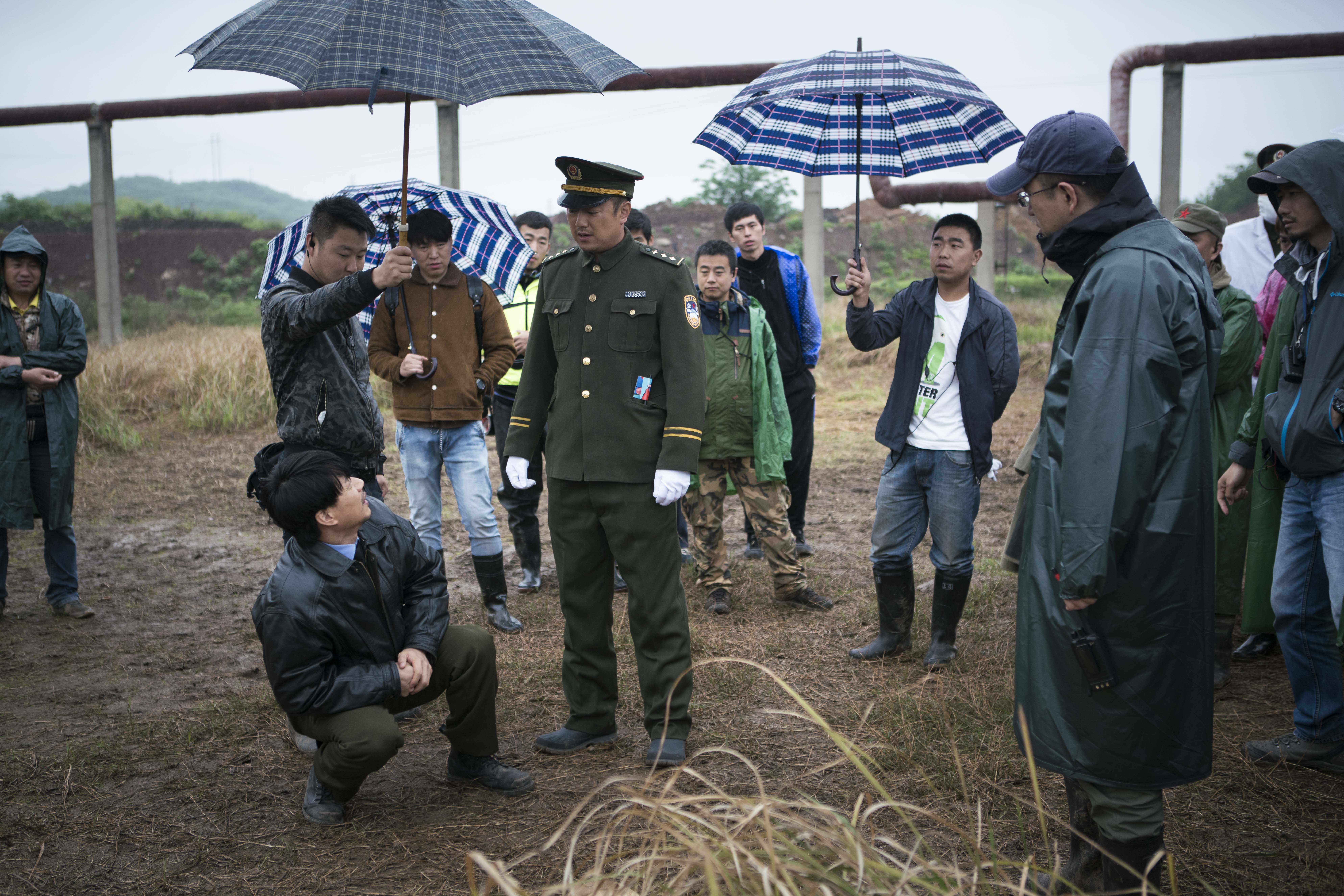 《暴雪將至》裡的段奕宏沉迷破案緝兇，他有98%的戲份都在雨中完成，結果頭皮感染皮囊發炎。（兩岸電影展提供）