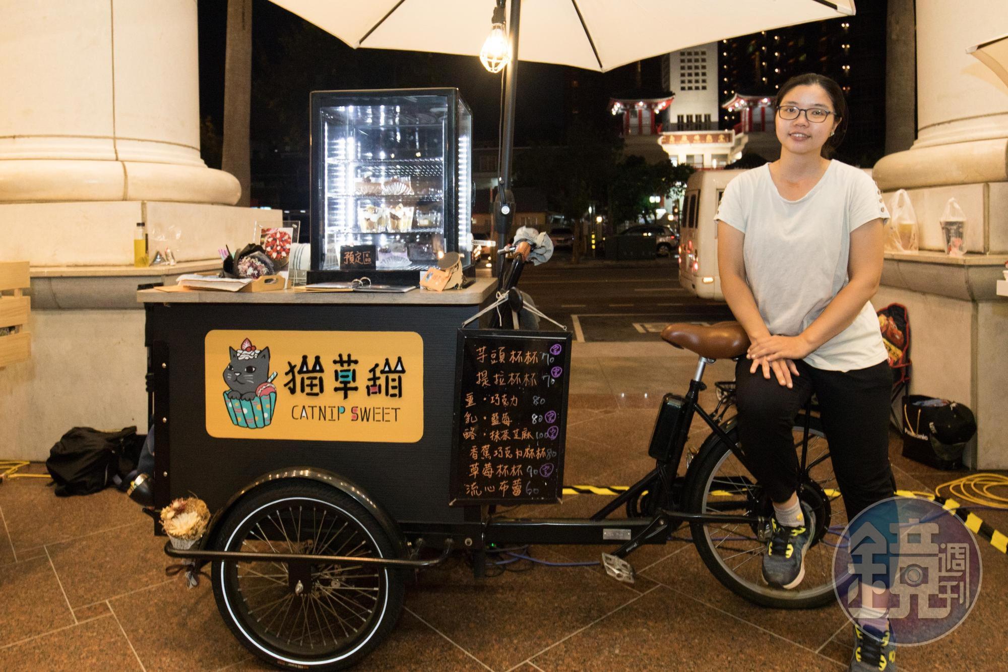 外表看似大學生的Una與她的「貓草甜」餐車。