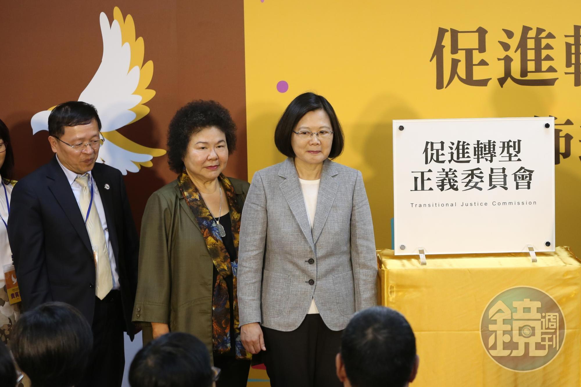 陳菊似乎認為經過縣市長黨內初選後有不少裂痕。