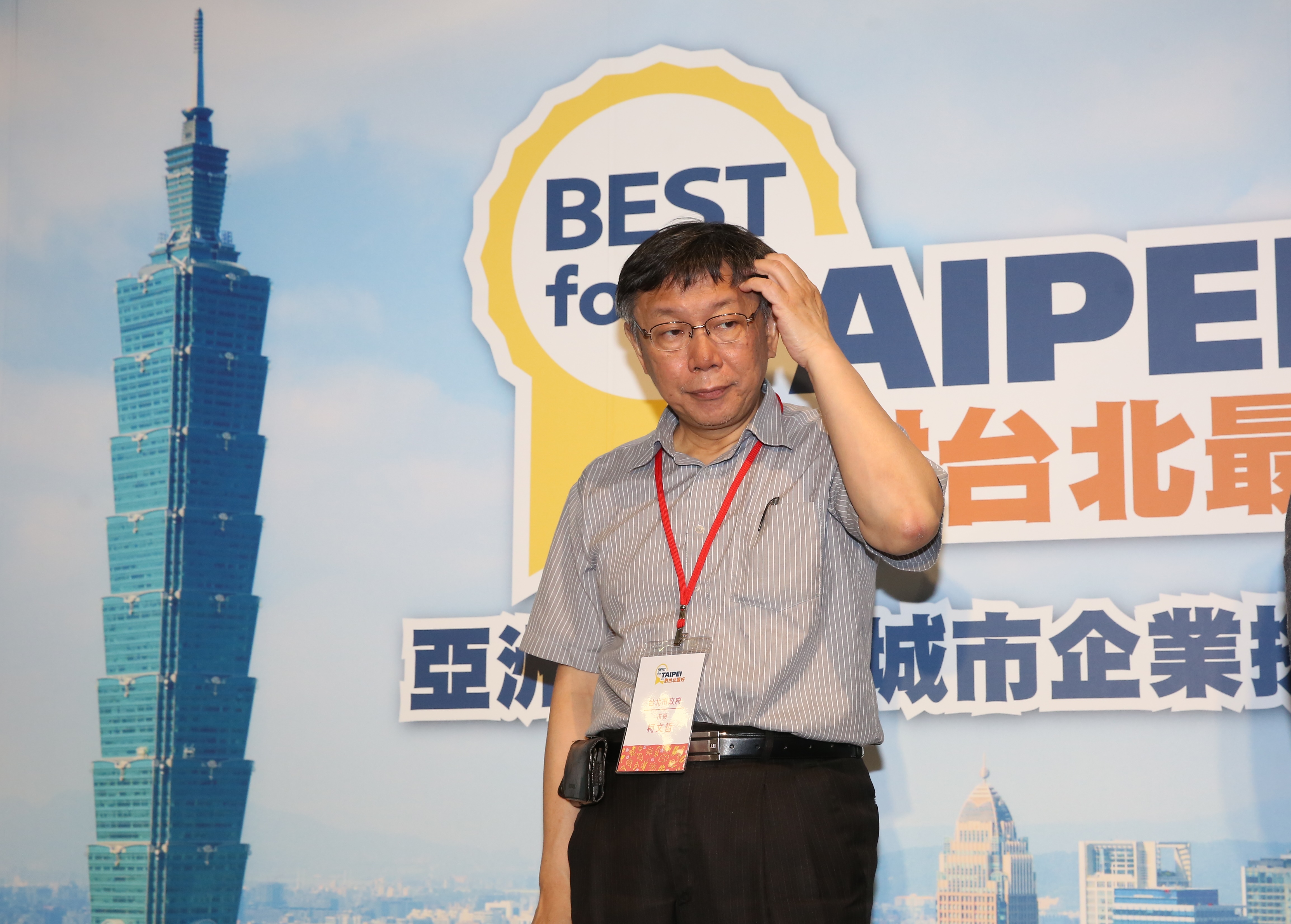 台北市長柯文哲宣布，台北市政府正式脫離千億債務俱樂部。