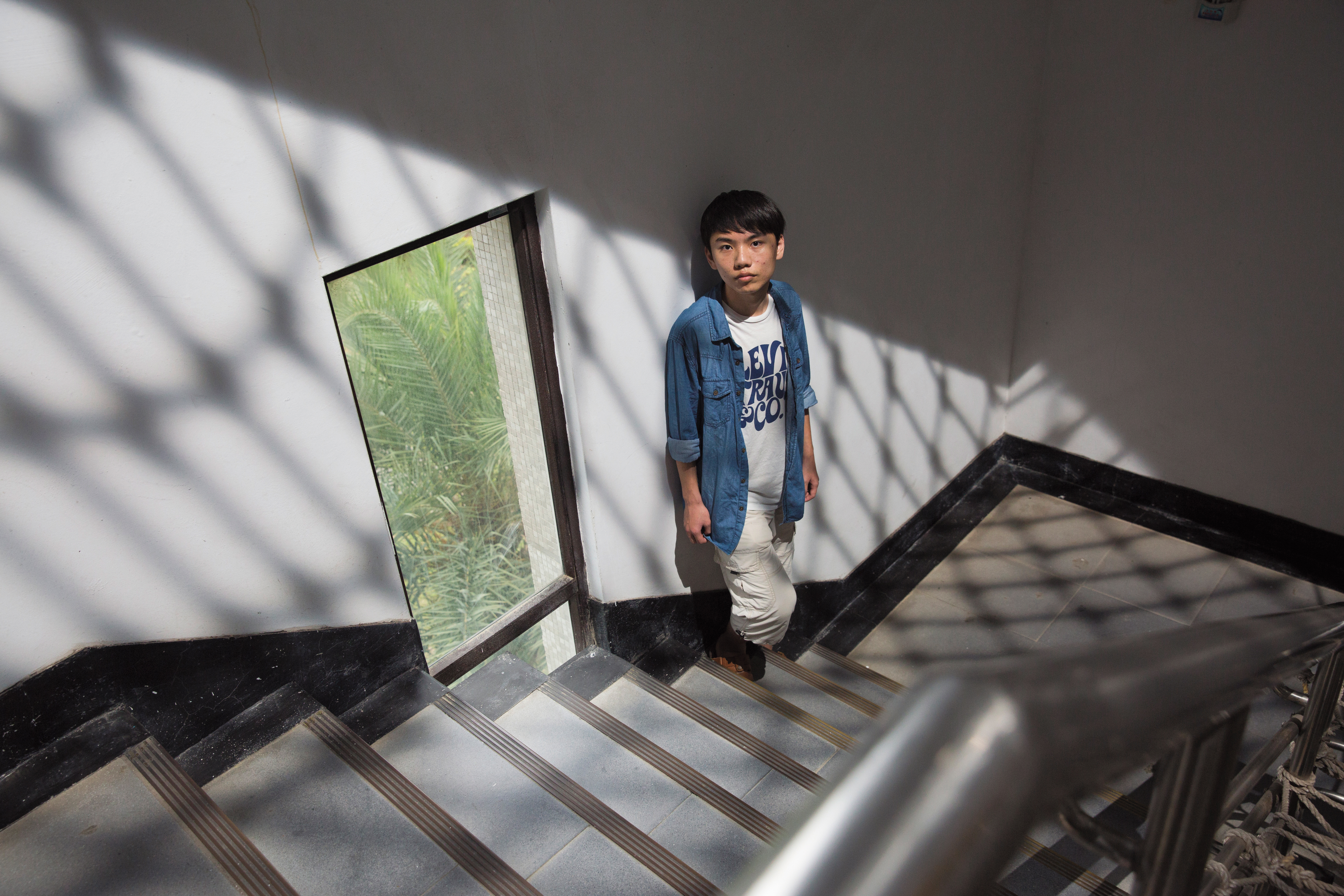 對周天觀而言，哥哥的盛名與社會期待也是一種壓力。