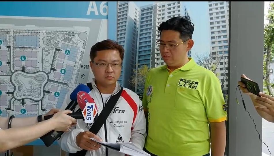 新北市議員黃俊哲接受民眾陳情合宜宅亂象。（翻攝畫面）