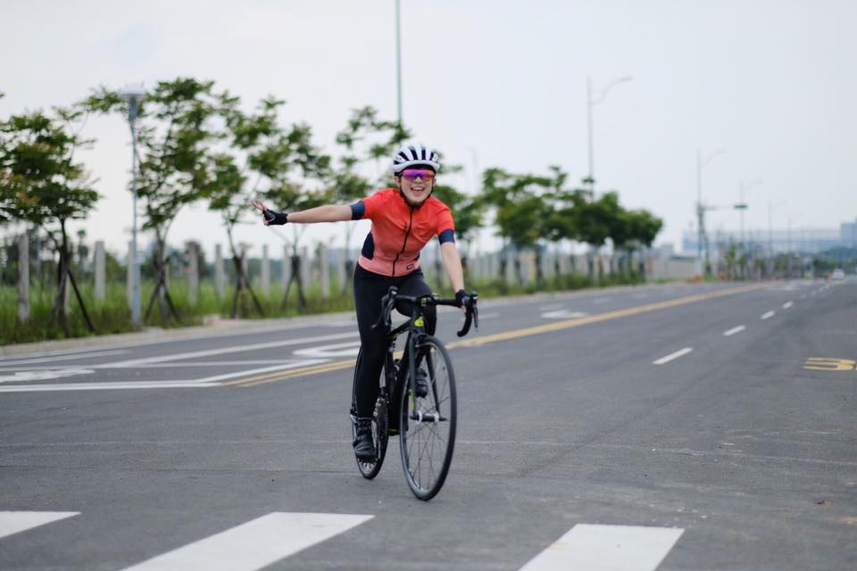 一個月中有一半時間都在騎車四處玩的林彥君，對於如今寫意生活很滿意。（翻攝林彥君臉書）
