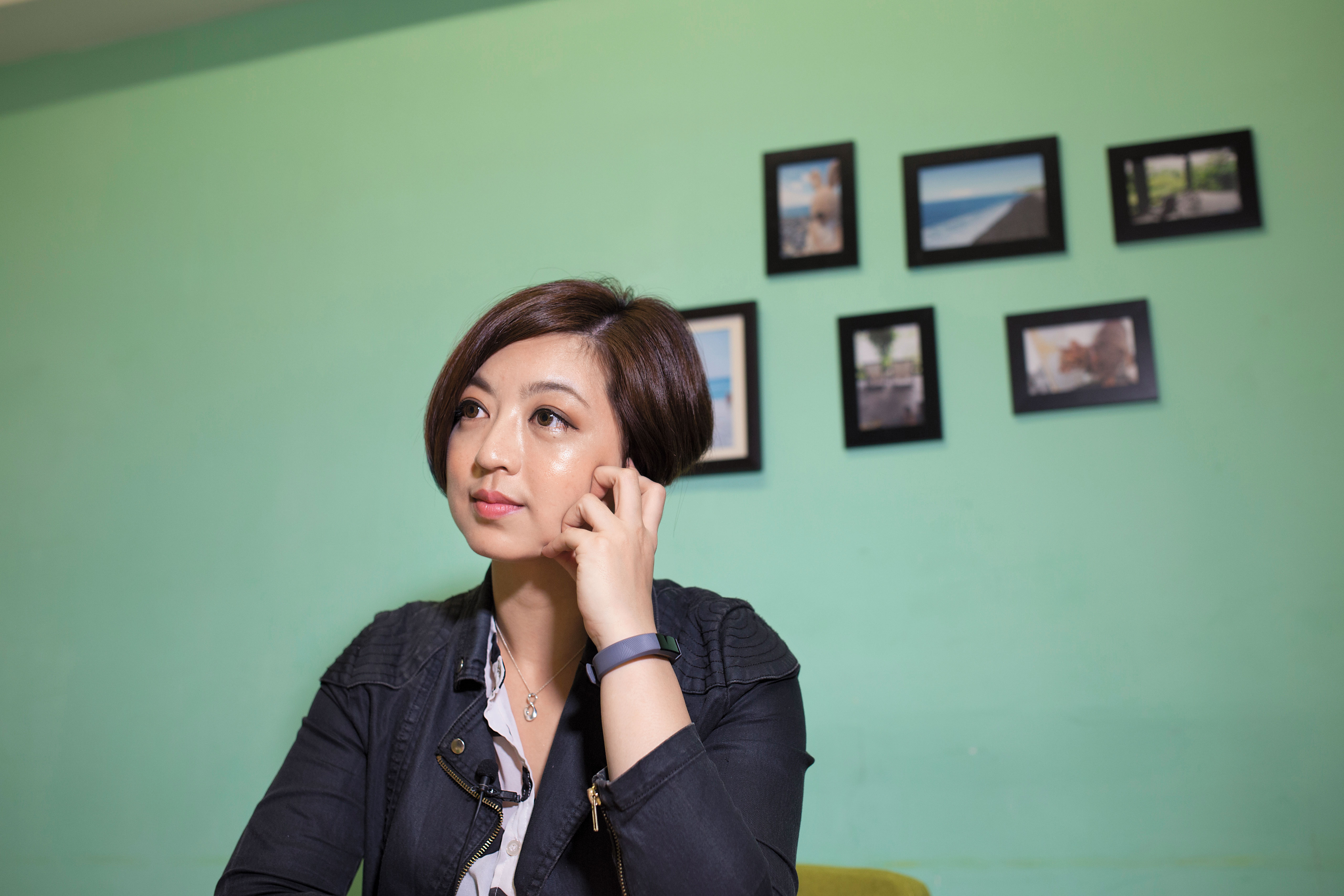 2015年6月17日台北市開放同性伴侶註記，呂欣潔與太太陳凌在6天後成為第一對註記的伴侶，但她苦笑道，最後拿到一張公文，上面寫著：「此公文不具法律效力。」