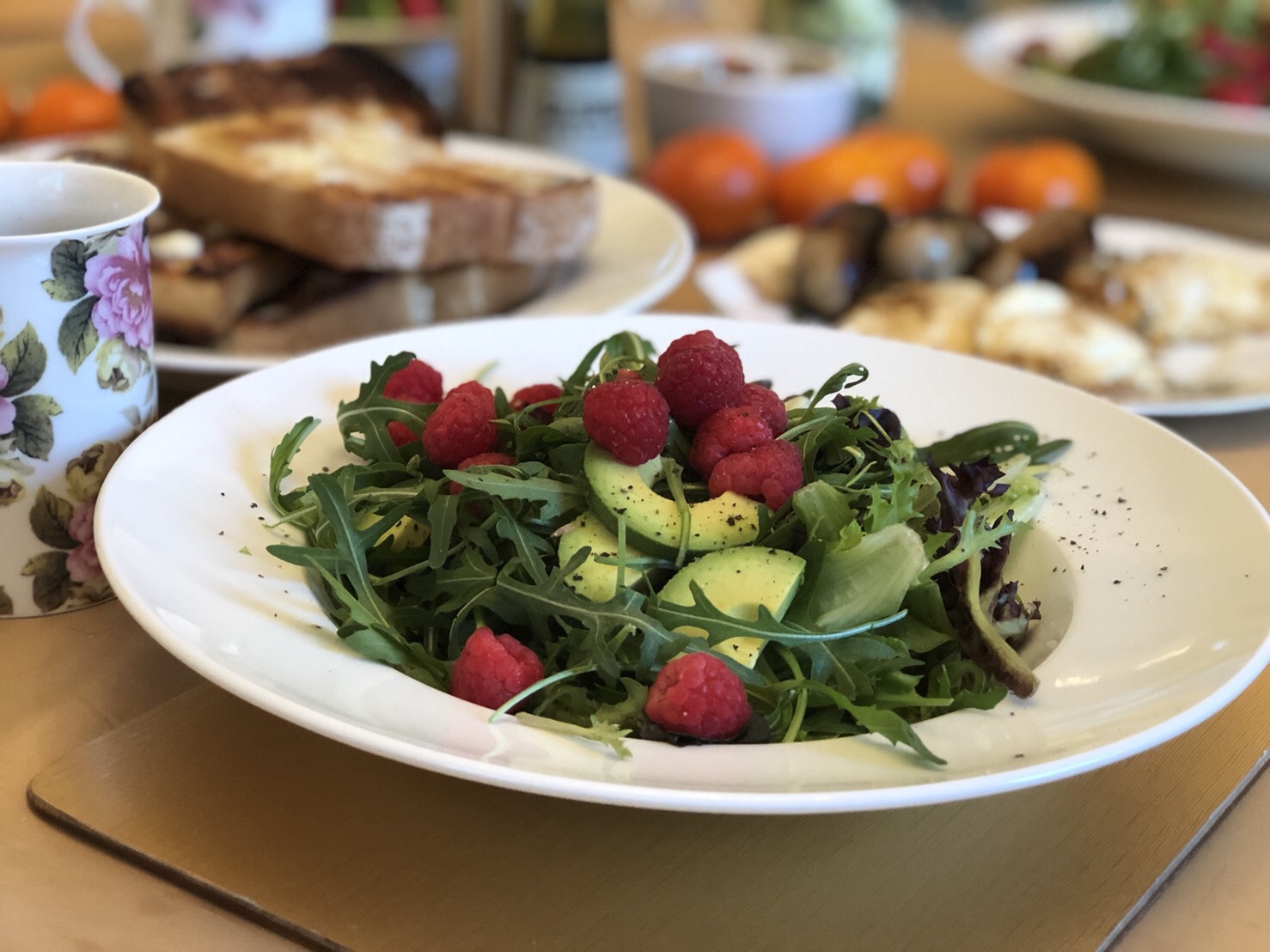 因為英國外食選擇不比台灣多，常帶小孩出國的張曉雯，多半仍選擇到超市採購，回到朋友家自己煮，圖為自製營養早餐。（張曉雯提供）