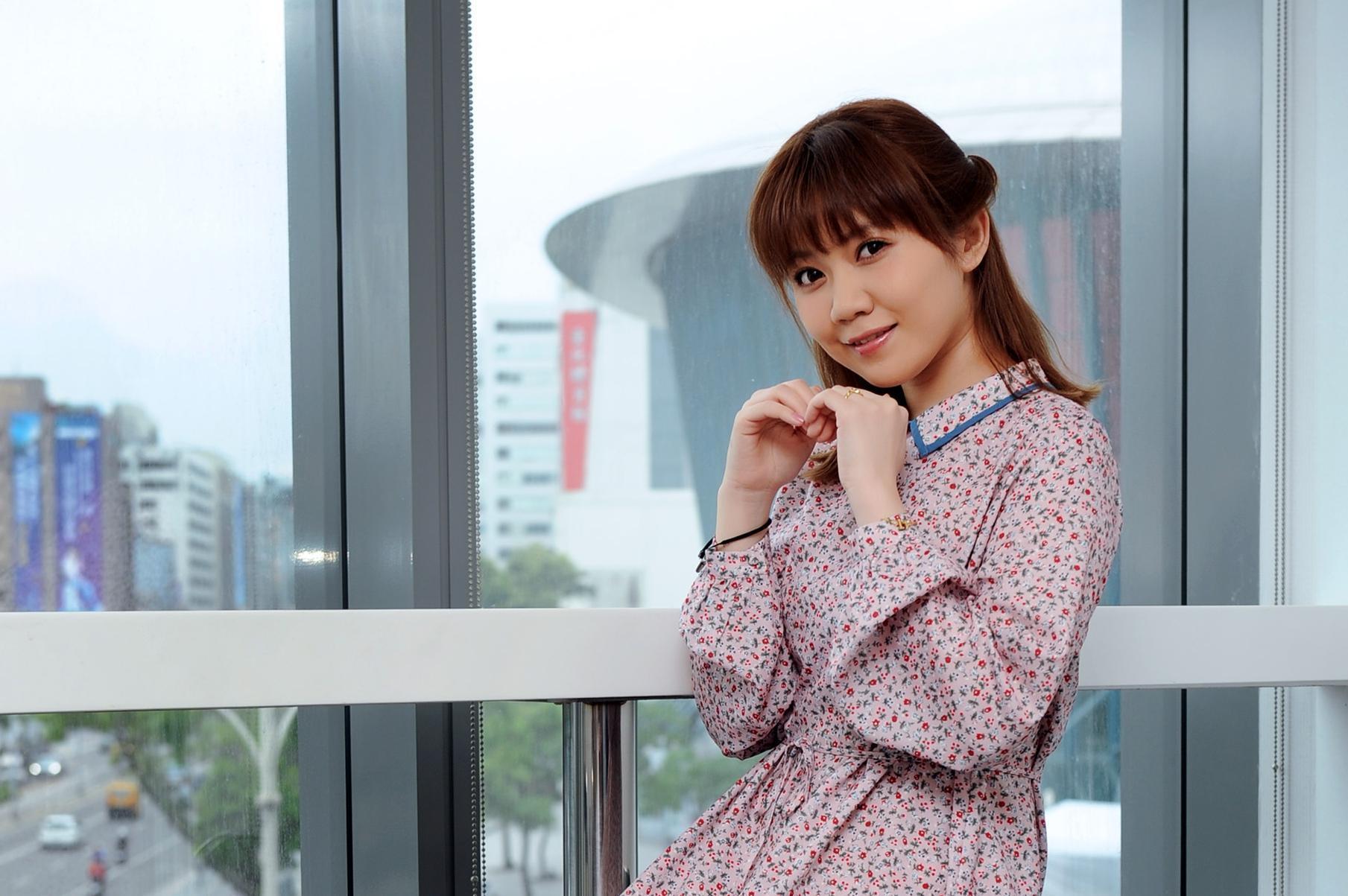 MACO瑪可擁有精湛的抒情曲演唱實力，這次受邀擔任梁文音《副駕駛座的風景》演唱會嘉賓。（環球唱片提供）