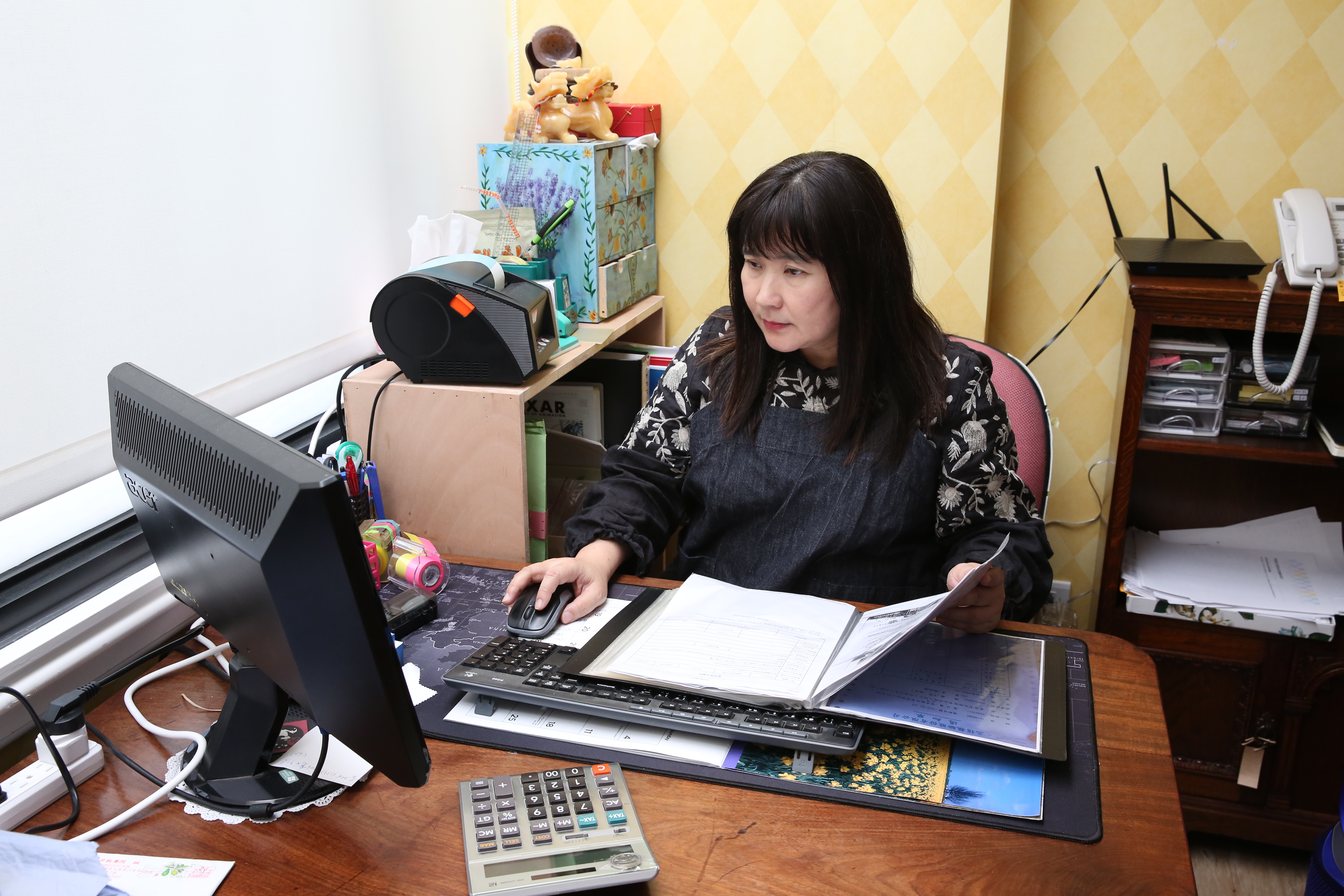 為了順利報關，必須交出清單詳載每一件貨品，也讓張曉雯後續銷貨管理一目了然。