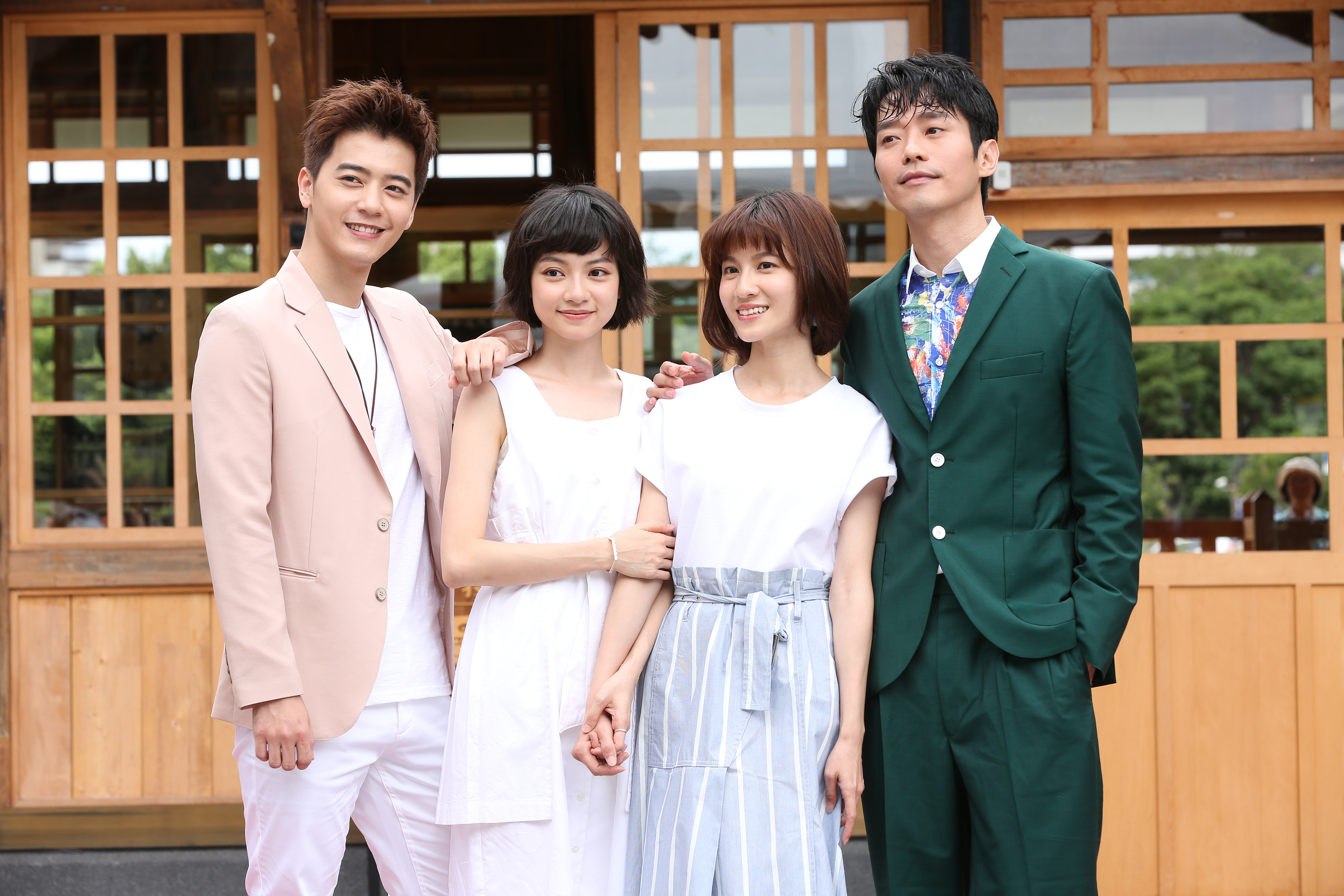 張棟樑（右起）、連俞涵、姚愛寗、李宗霖演出三立新戲《一千個晚安》。