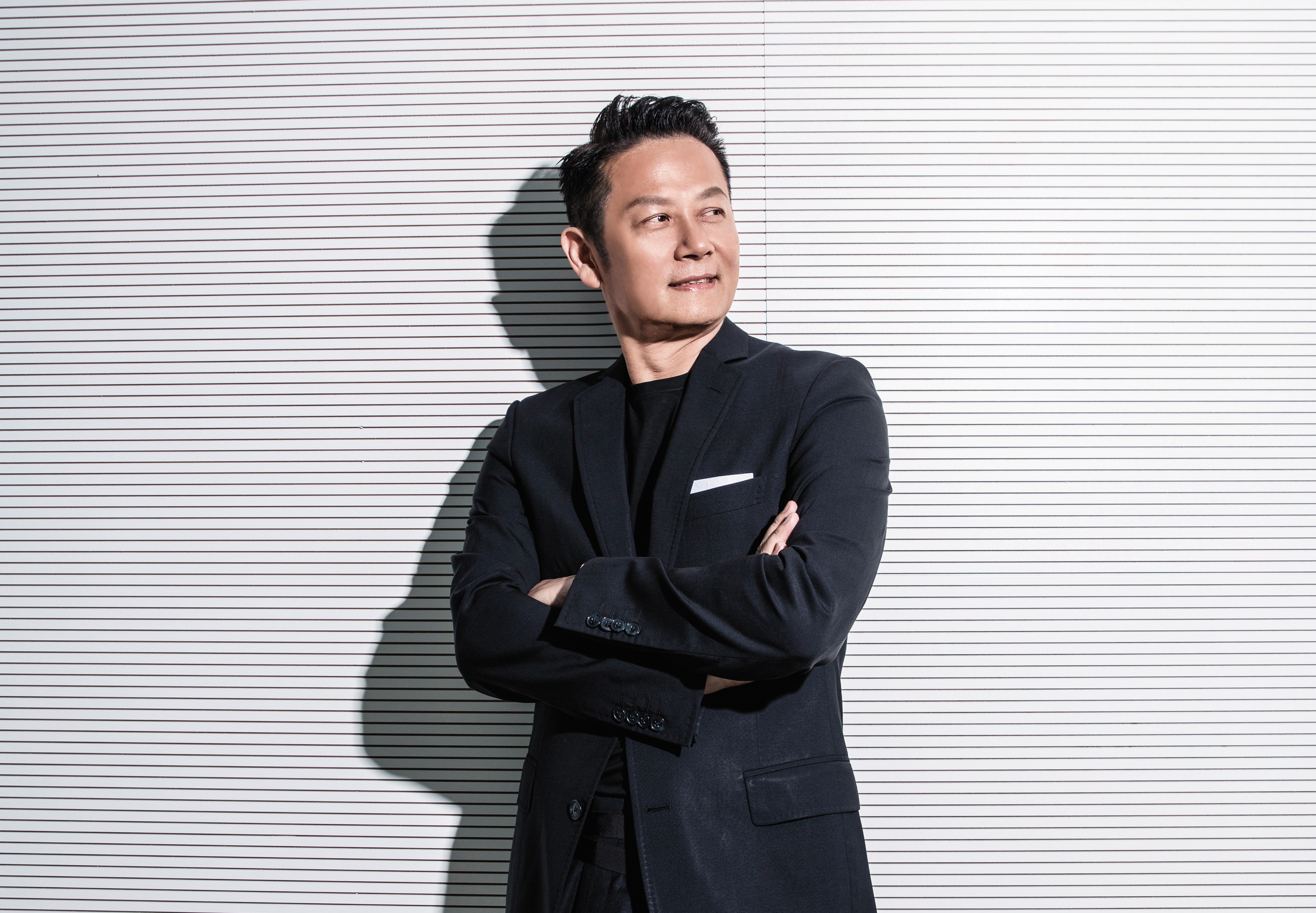 看起來硬，其實他活得很真，去年飆罵事件後，徐乃麟很感恩。「到了這樣的年紀，還有這麼大的體悟，很謝謝老天給我上這一課。」