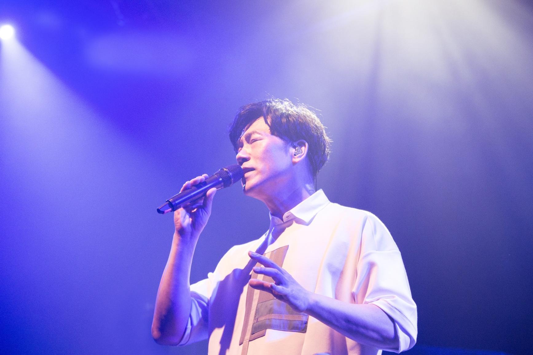羅時豐把《愛‧難得》演唱會視為自己與粉絲的慶生會，去年發行國語專輯後，尚未在台舉辦專場個唱的他，也非常開心能在Legacy公開演唱新歌。（Legacy）