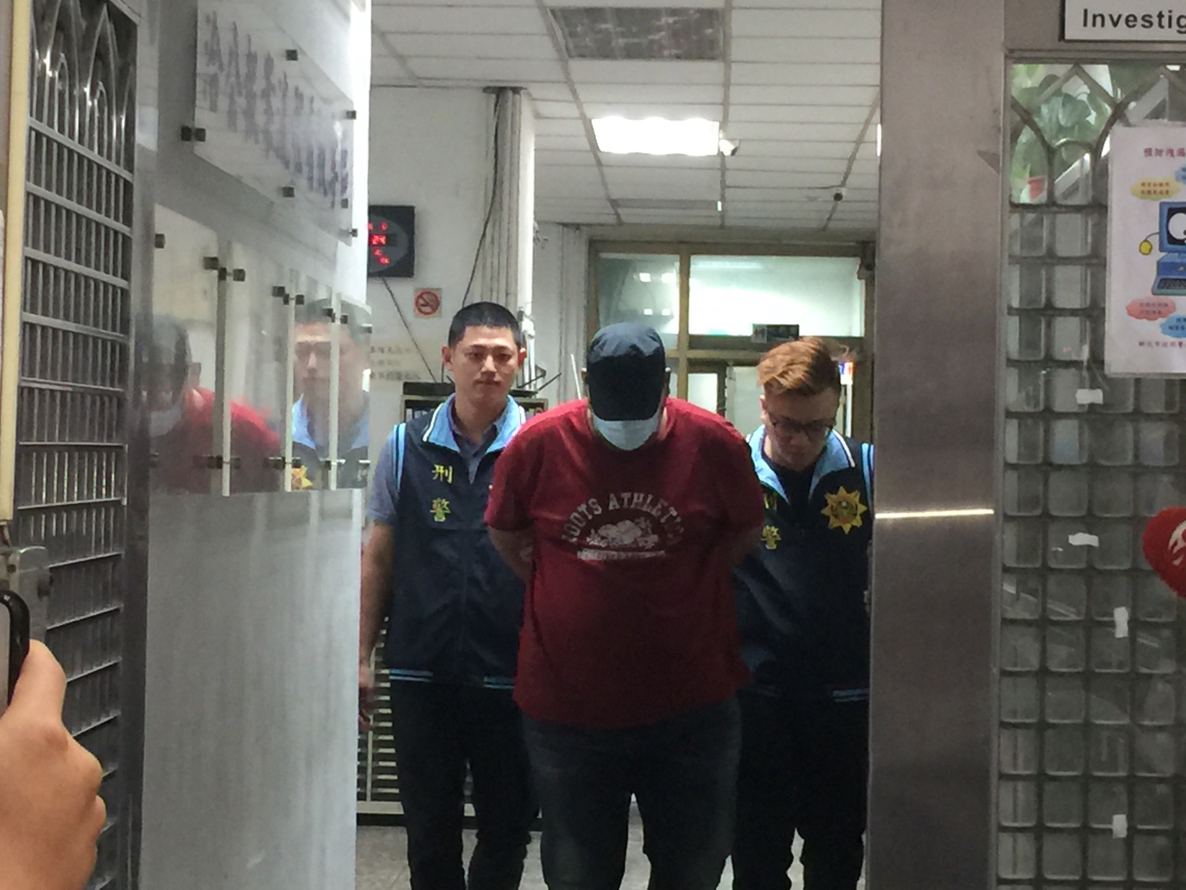 謝嫌訊後遭警方移送偵辦。