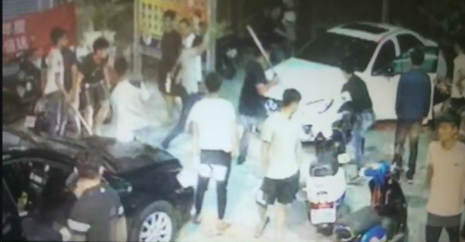 在槍殺陸戰兵之前，2派人馬早在加油站先互毆，王男等5人遭鄞男這派人馬痛毆。（警方提供）