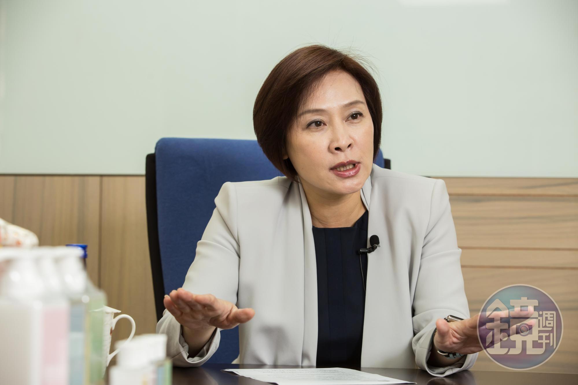 賴淑芬在父親身上學到許多企業管理之道,曼都創美髮界先例讓員工入股,秉持共好精神,營造齊心奮鬥環境。