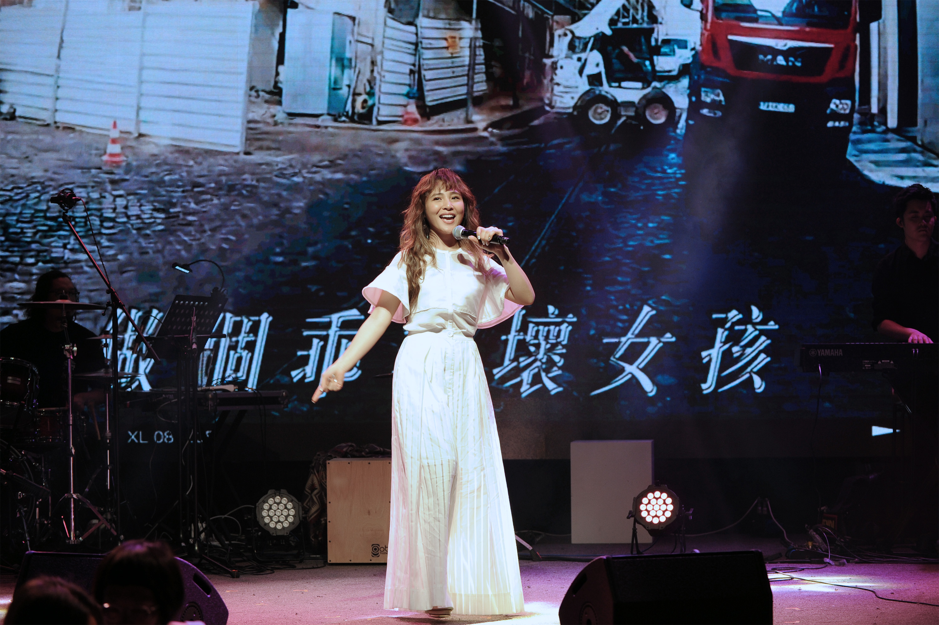 睽違3年發表專輯《副駕駛座的風景》，梁文音推出全新的巡演，台北與台中場都完售，還剩高雄場。（環球音樂提供）