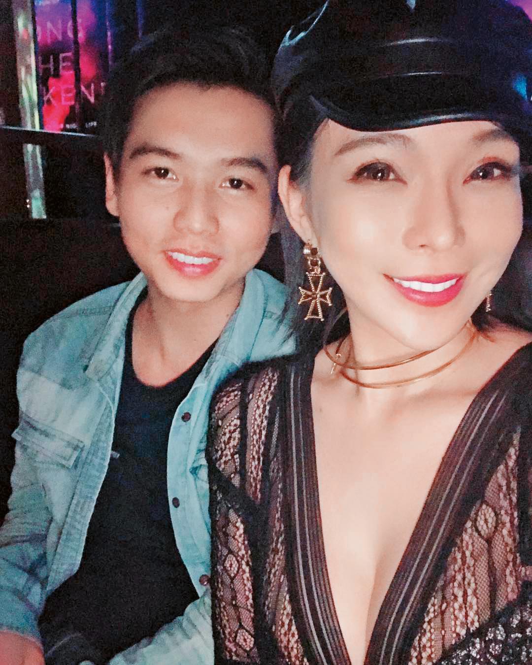 牛奶兒（右）早在4月底，即在IG分享與新男友的自拍照，但未明說男方身分。（翻攝自牛奶兒IG）