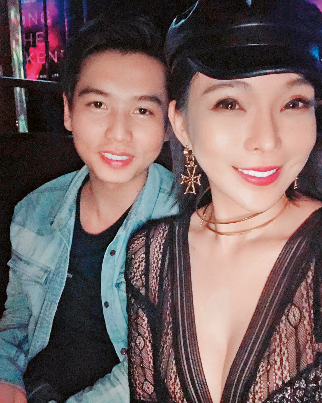 牛奶兒（右）早在4月底，即在IG分享與新男友的自拍照，但未明說男方身分。（翻攝自牛奶兒IG）