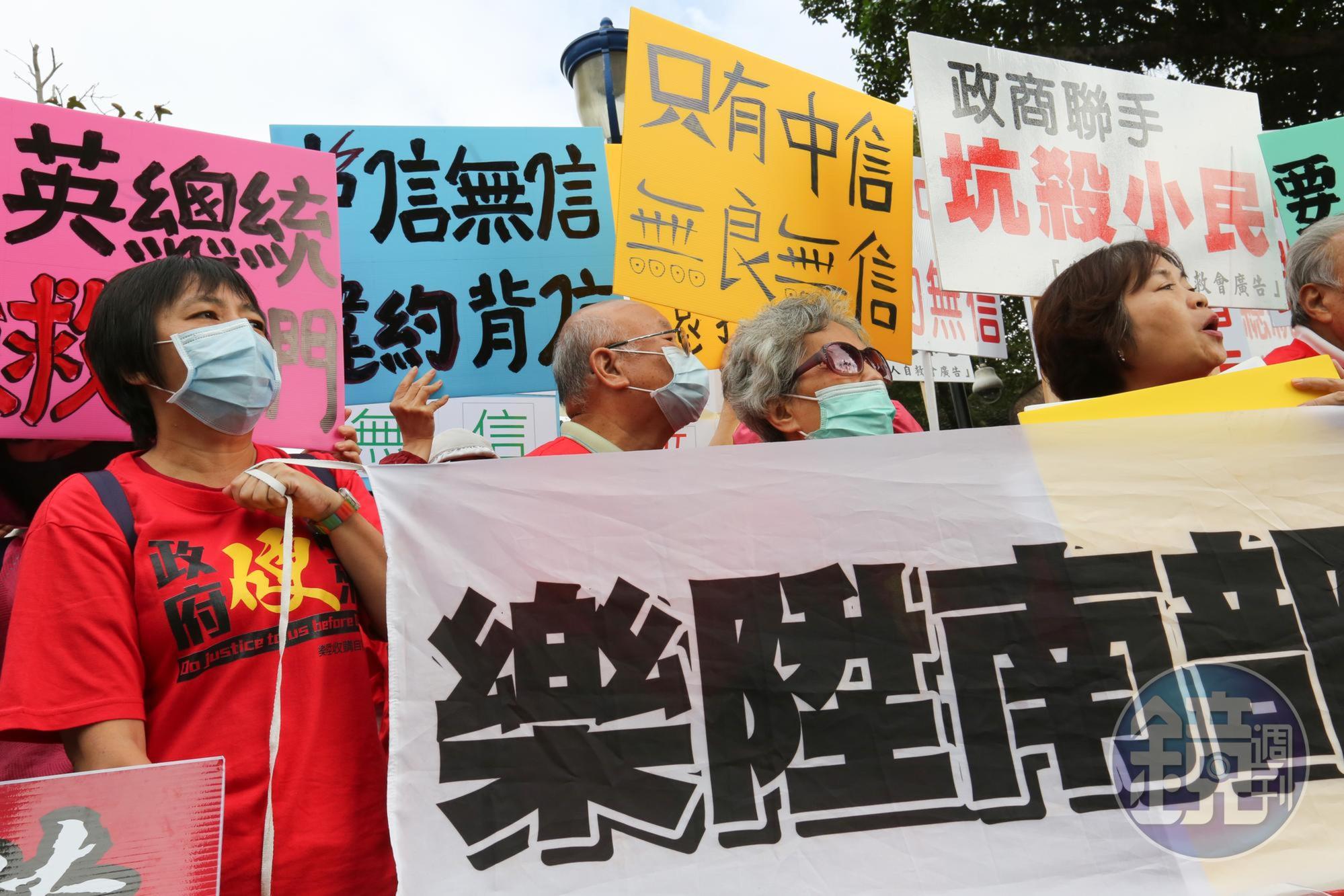 在樂陞發不出薪水、四處舉債之際，蕭政豪旗下的皇鑫投資一口氣拿了2.4億元，讓樂陞解了燃眉之急。