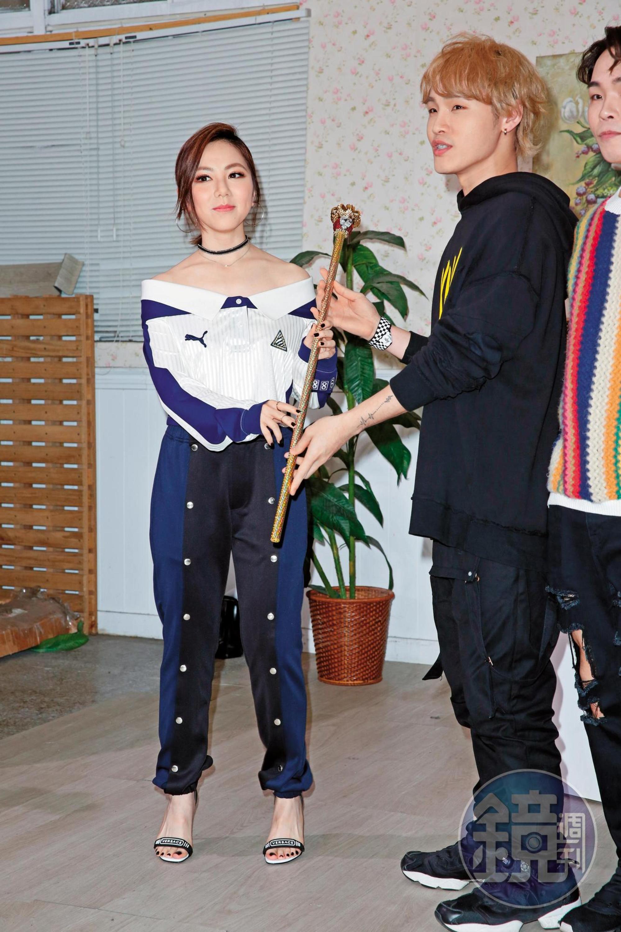鄧紫棋(左)來台宣傳「Queen Of Hearts」巡迴演唱會,找來這群人站台。(PressPlay提供)