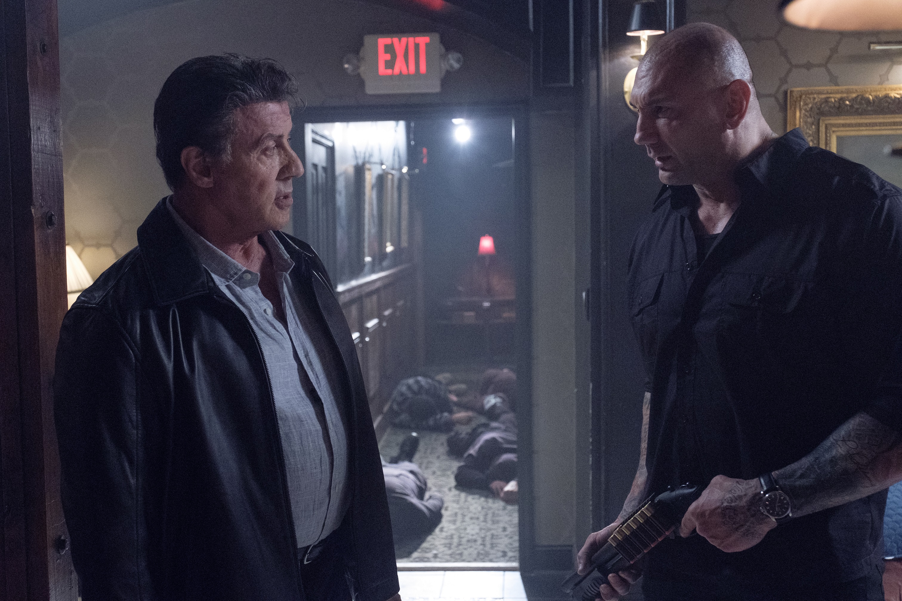 接到史特龍的演出邀約，戴夫巴蒂斯塔超興奮，他在片中飾演史特龍的內線，擁有許多火力強大的武器。（CatchPlay提供）