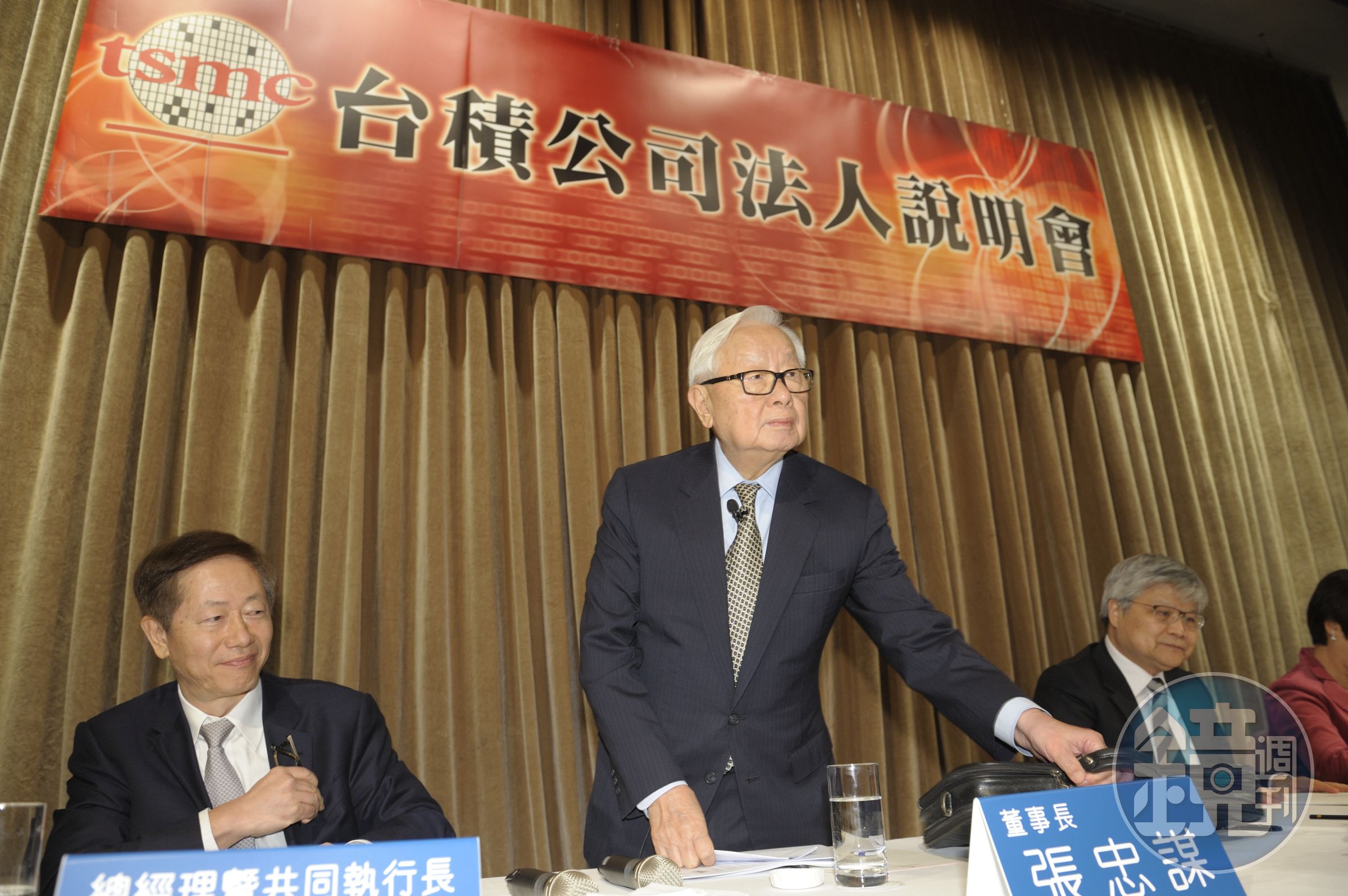張忠謀獨創則任分工的雙首長制，希望藉此避免人才流失問題。