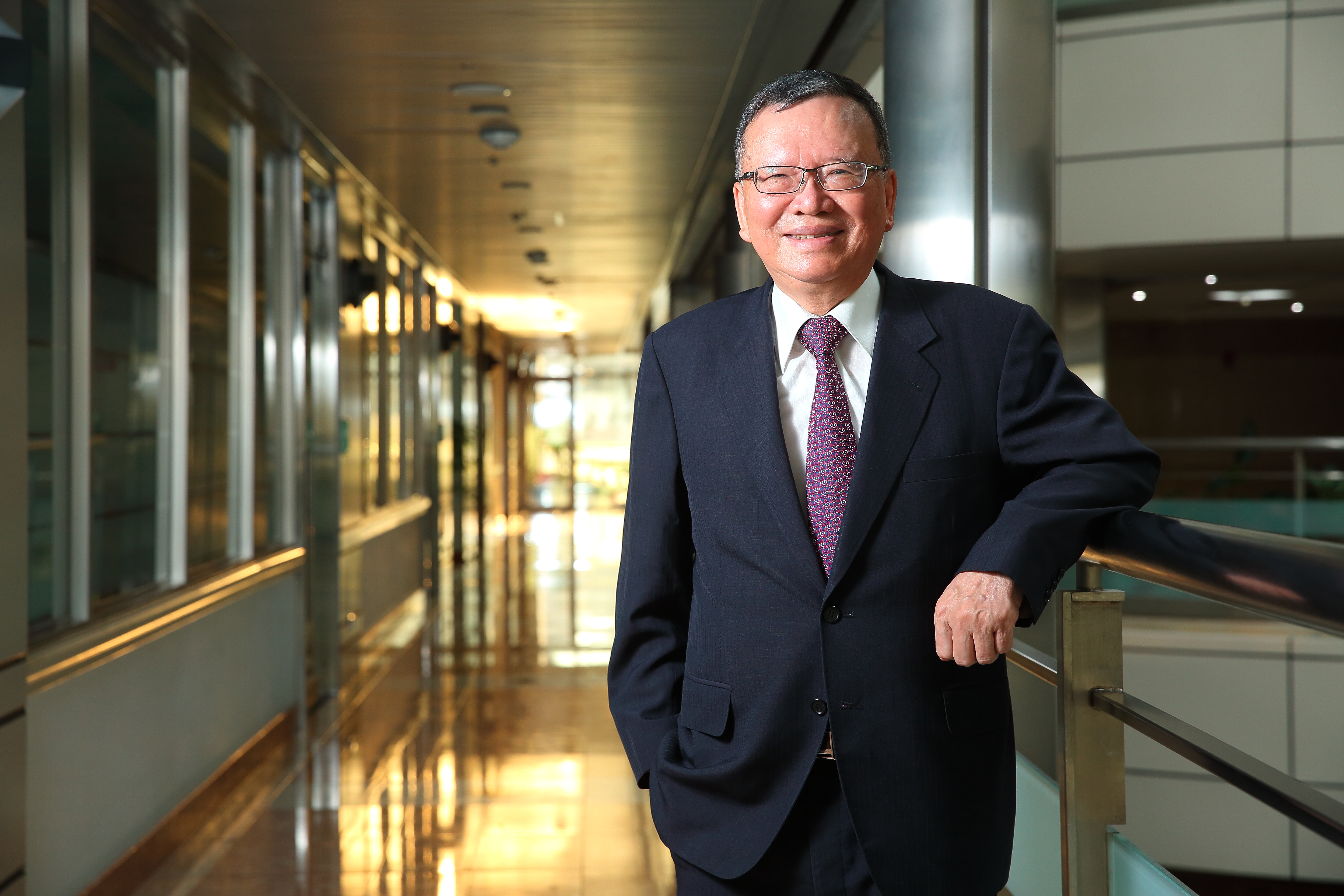 鄭優因499促案初期的換約大排長龍遭到外界批評，甚至引發立委關切。