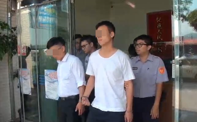 警方獲報後隨即到場處理，將涉案的6人帶回警局偵辦。（警方提供）