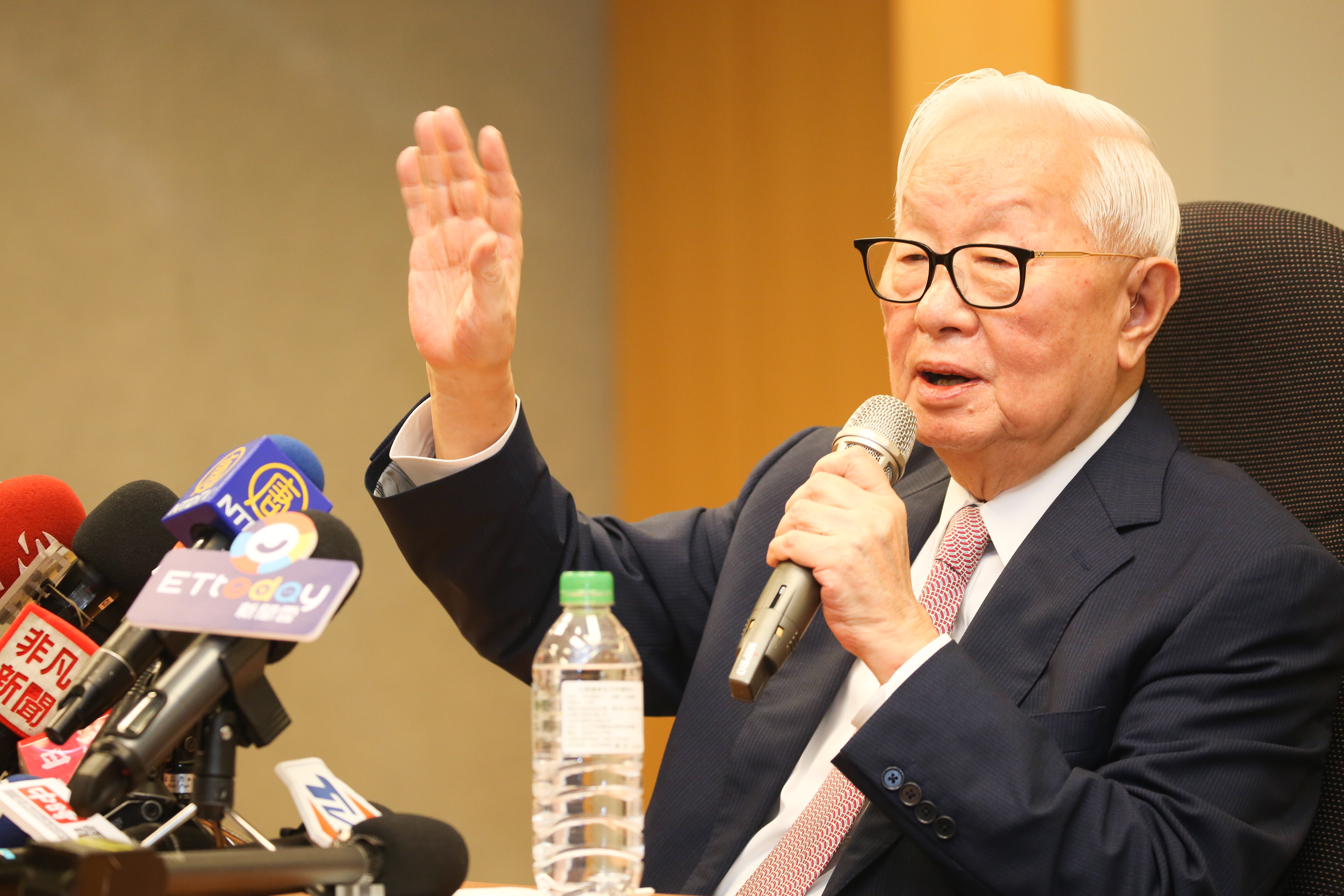 張忠謀認為中國半導體與台積電差距不會縮小。