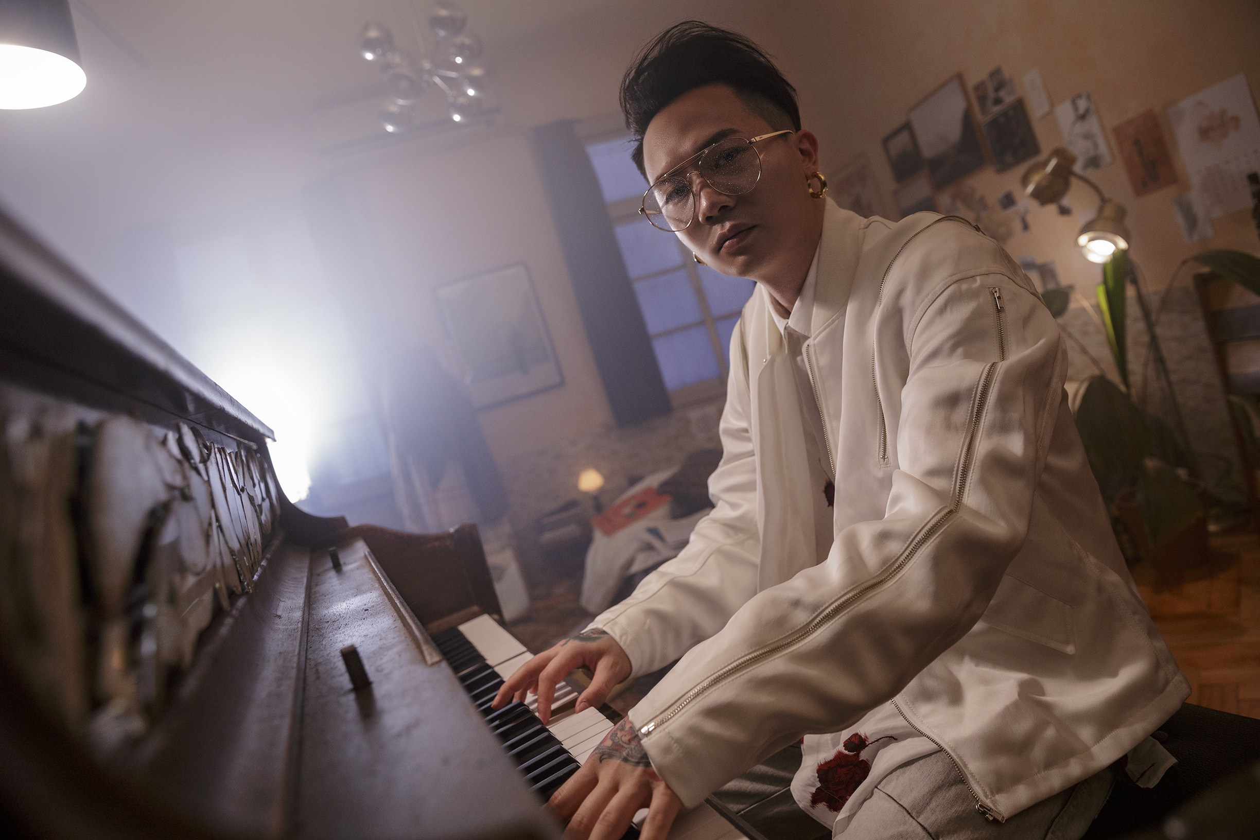 蕭秉治第二波主打〈愛過你有多久就有多痛〉MV將於6日首播，歌曲描寫分手失戀的心情。（相信音樂提供）