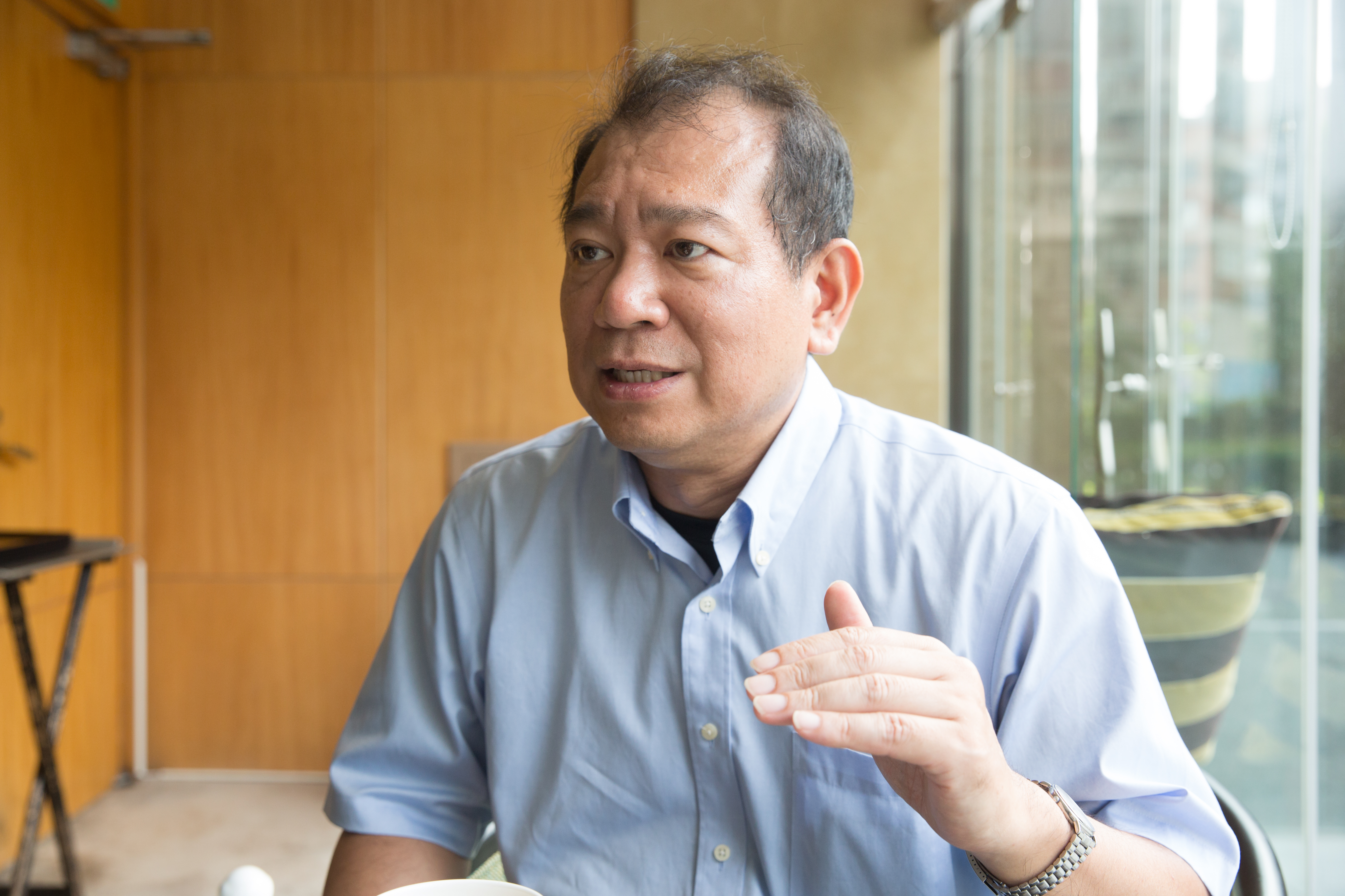 石化專家何耀仁認為,油價有機會維持在每桶70~80美元,但重返100美元的可能性不高。