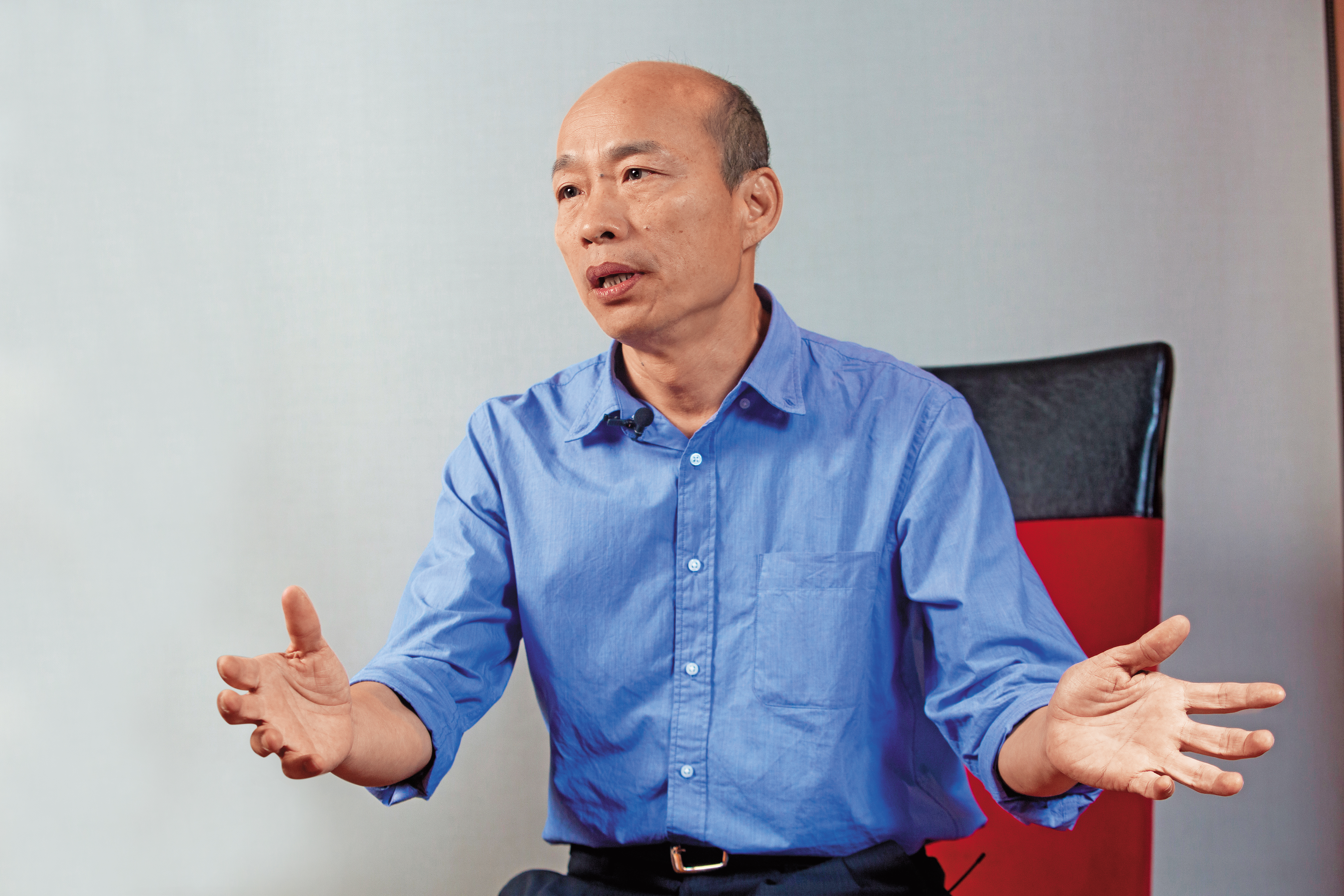 國民黨高雄市長參選人韓國瑜批民進黨執政20年，把高雄變得「又老又窮」，他提出5大政見全力拚經濟，要吸引投資客和觀光客到高雄。