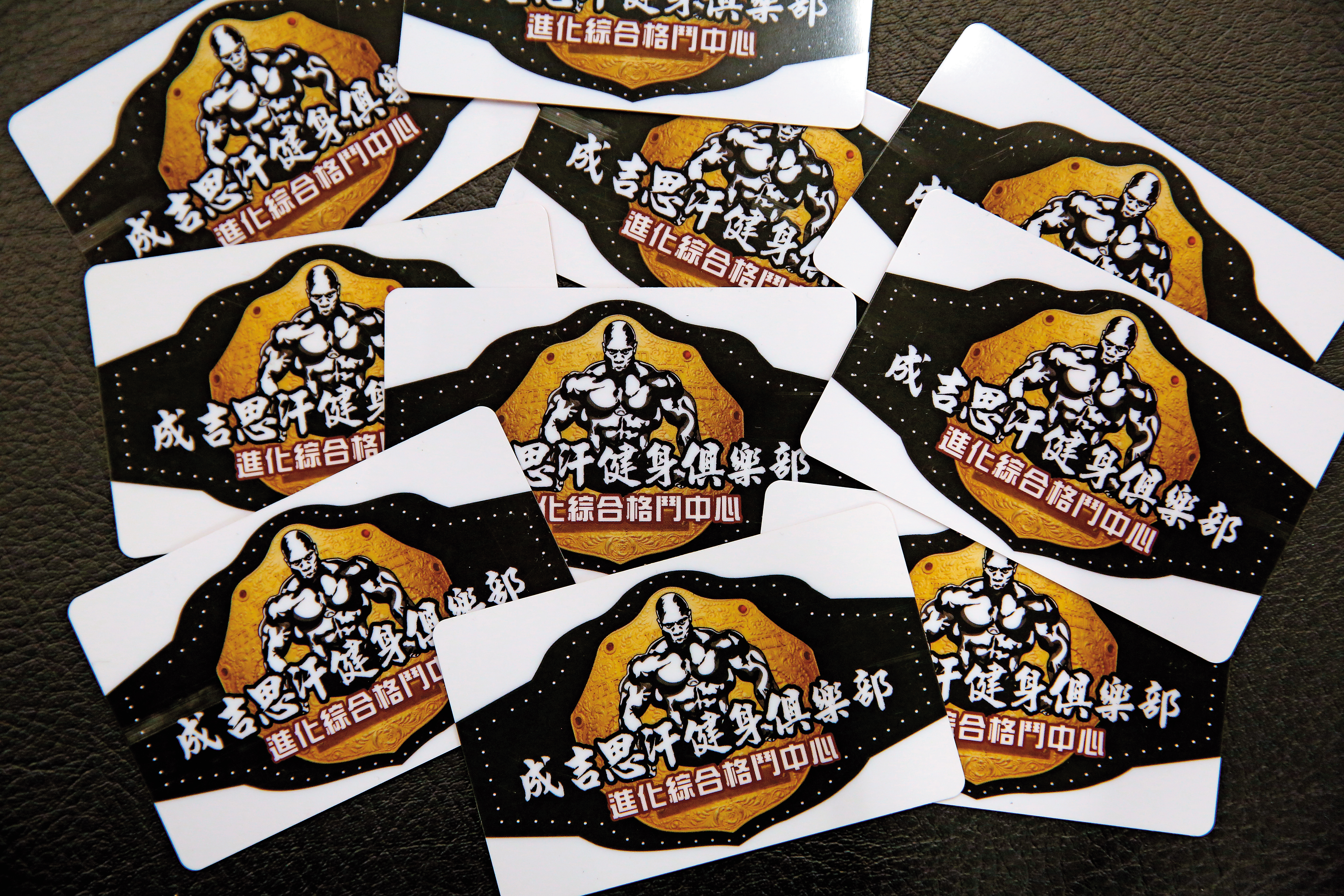 張嫌曾在林口一家餐廳設下鴻門宴,要求館長必須提供數十張免費會員卡給他。