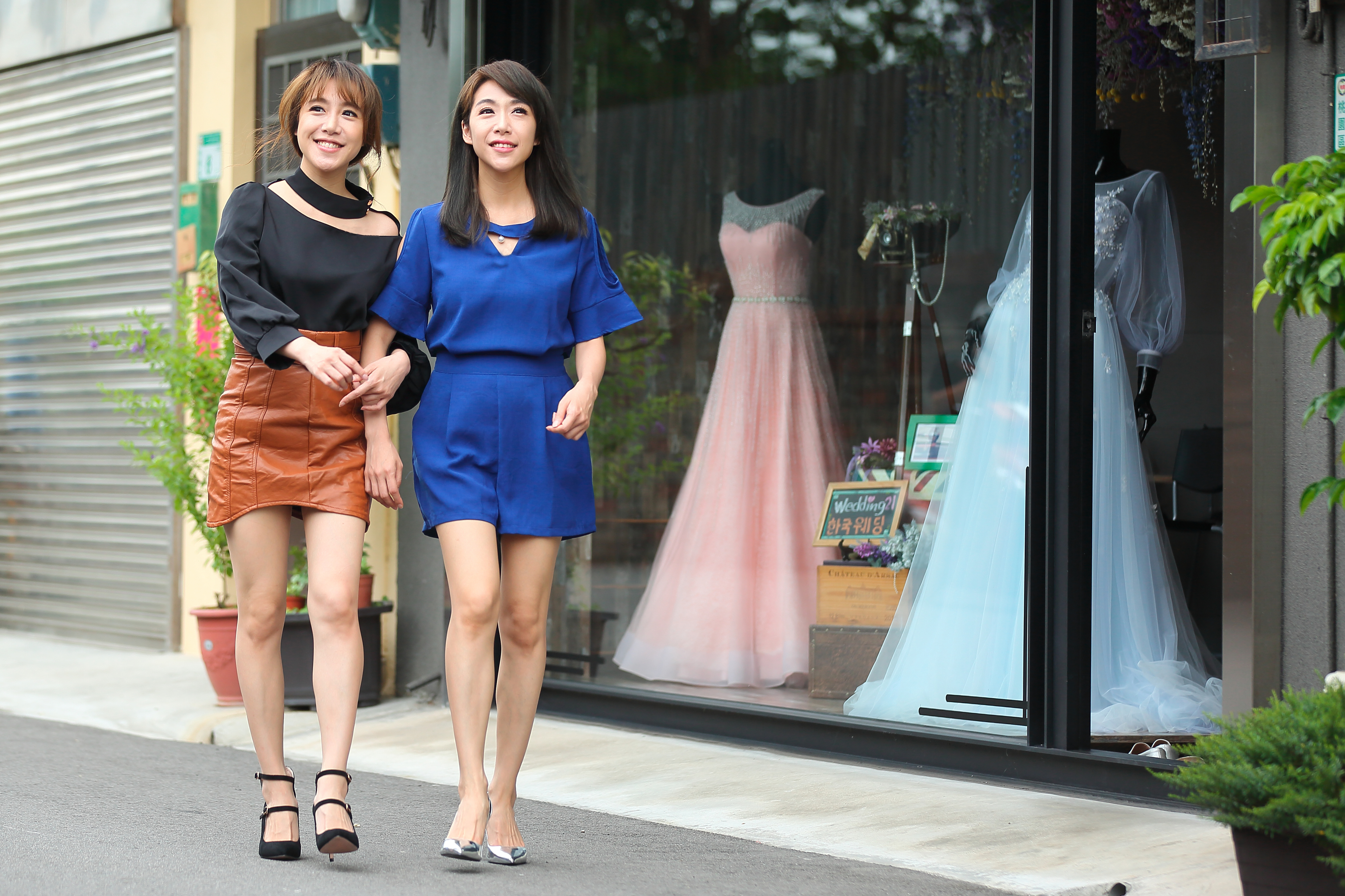 為了開拓金流，依依佩佩兩人在親人建議下，將部分儲蓄投入房地產。