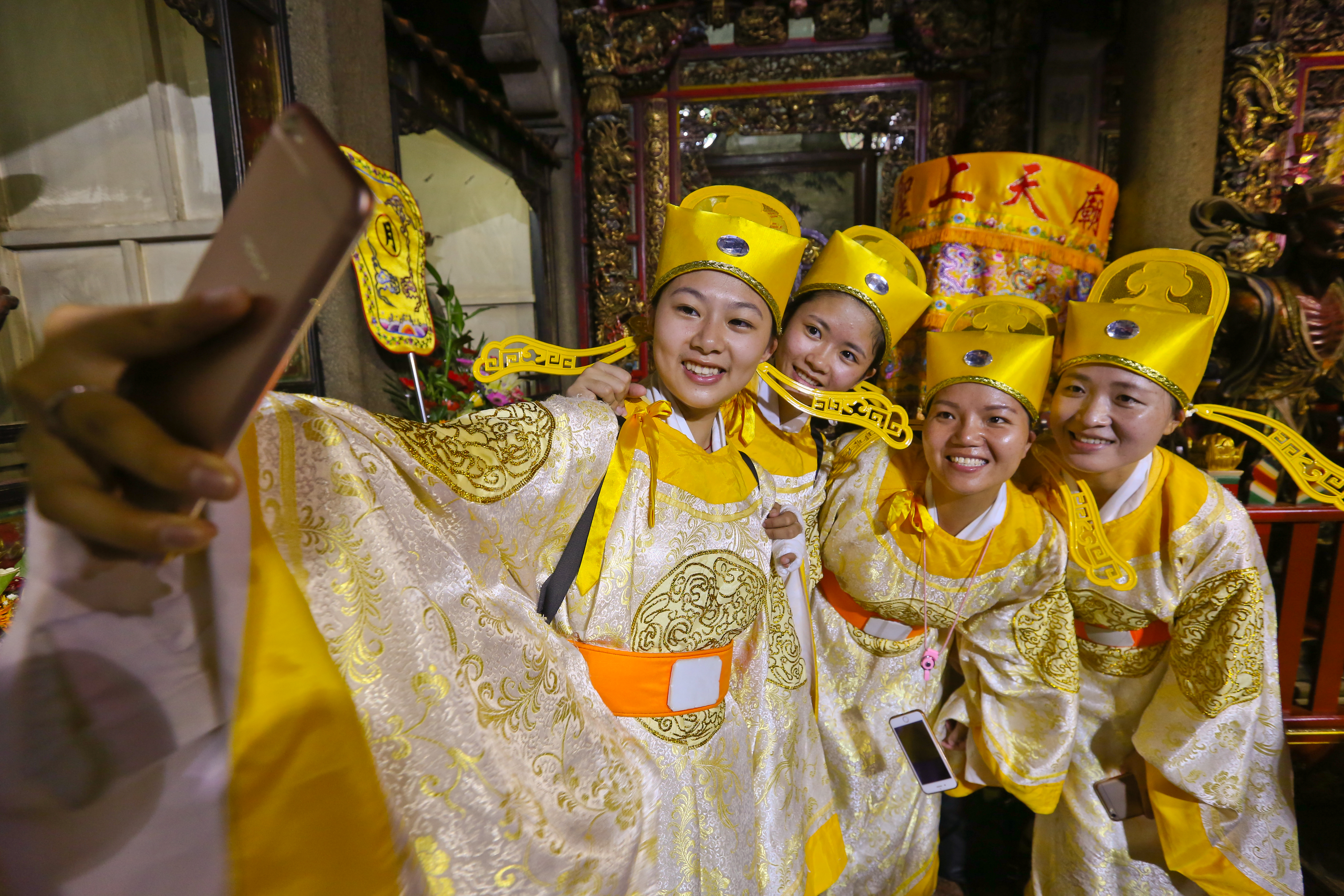 《迎湄洲媽祖，牽兩岸情誼》作者：董孟航