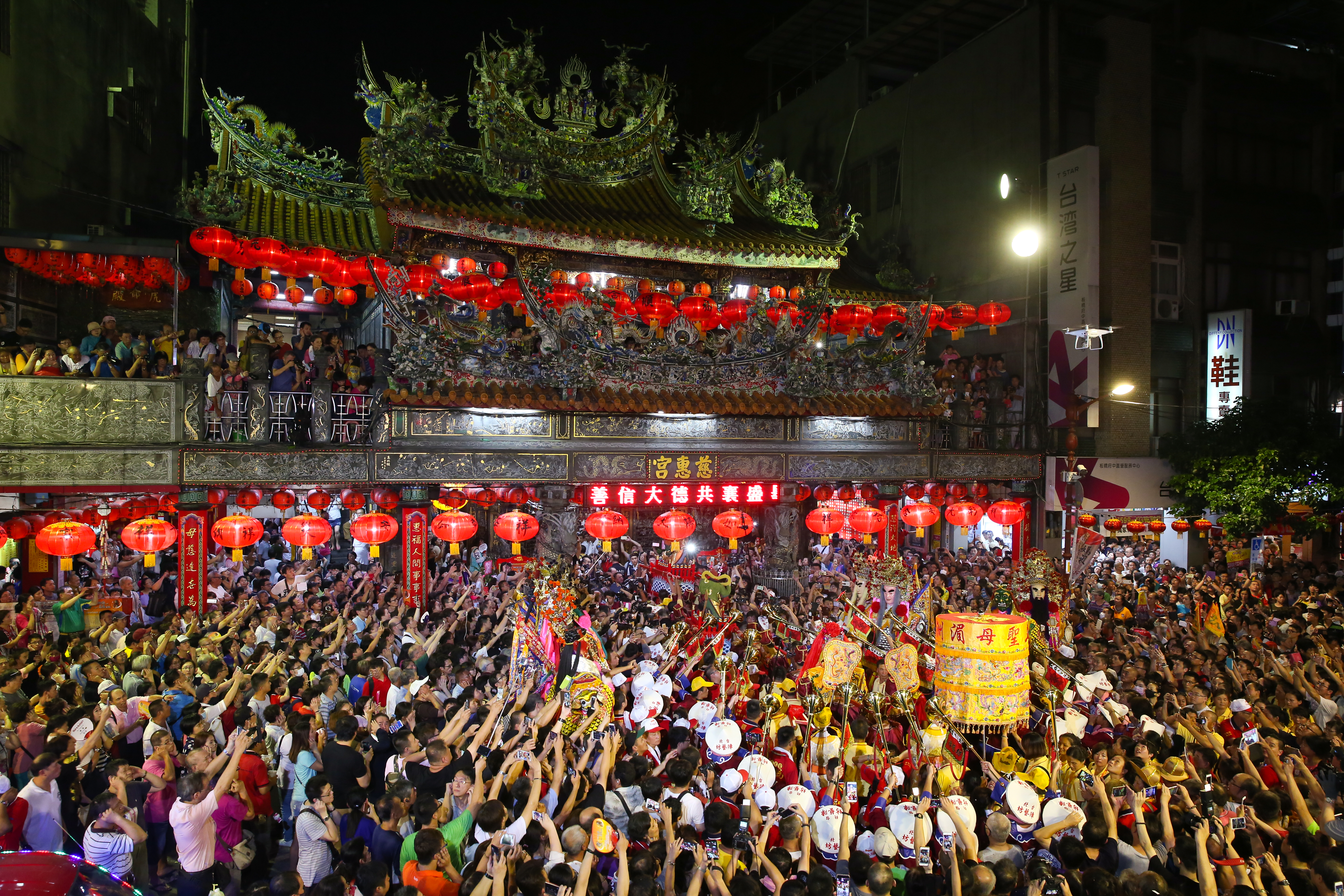 《迎湄洲媽祖，牽兩岸情誼》作者：董孟航