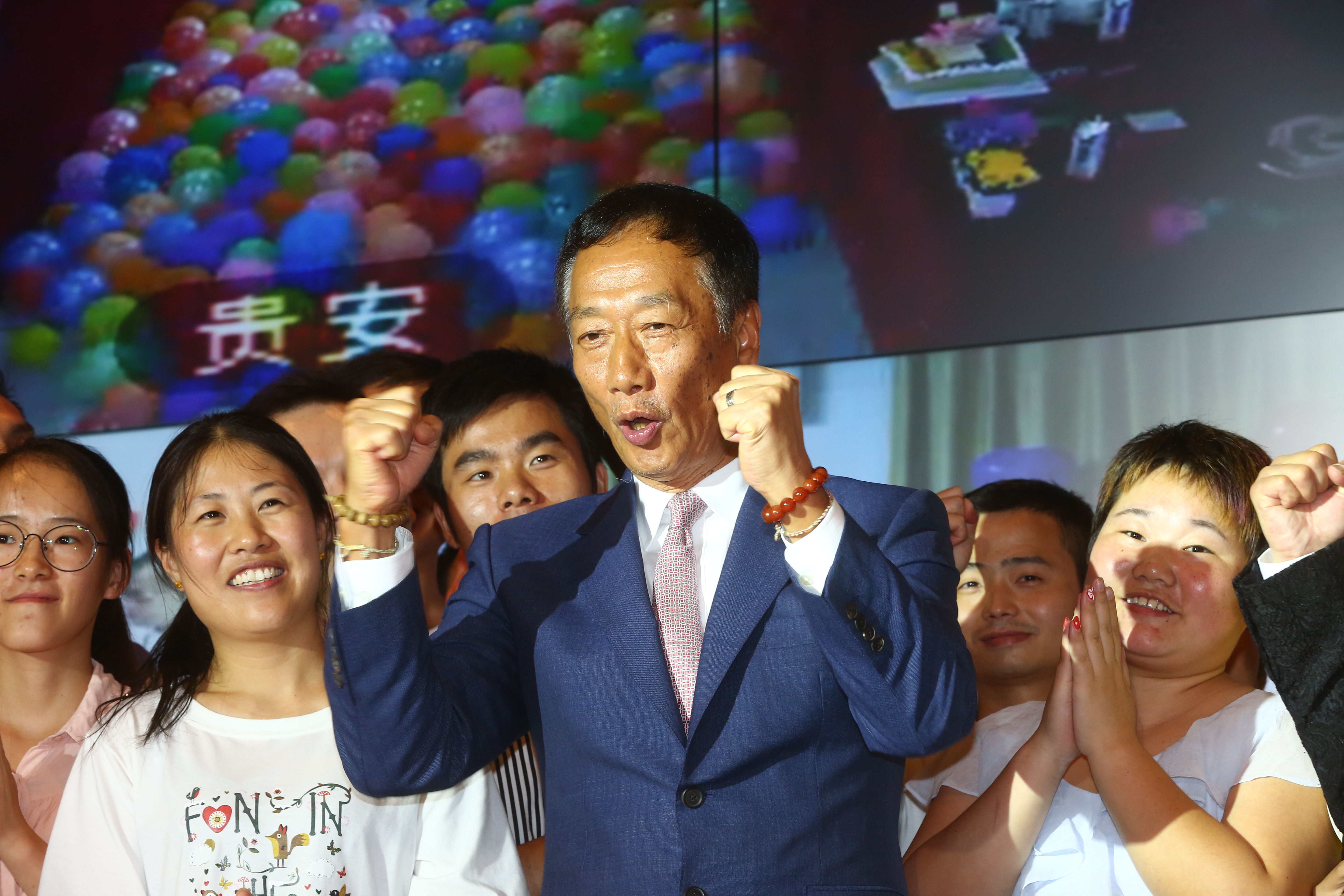 鴻海集團董事長郭台銘親自主持「實體經濟與數字經濟融合發展高峰論壇」。