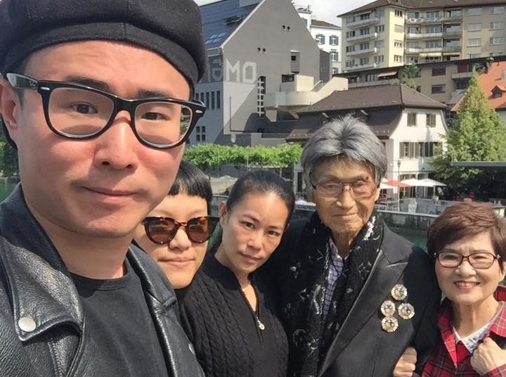 前主播傅達仁今將在瑞士安樂死,臉書發文「今天是我最後一天,全家早上陪我逛公園。」(翻攝傅達仁臉書)