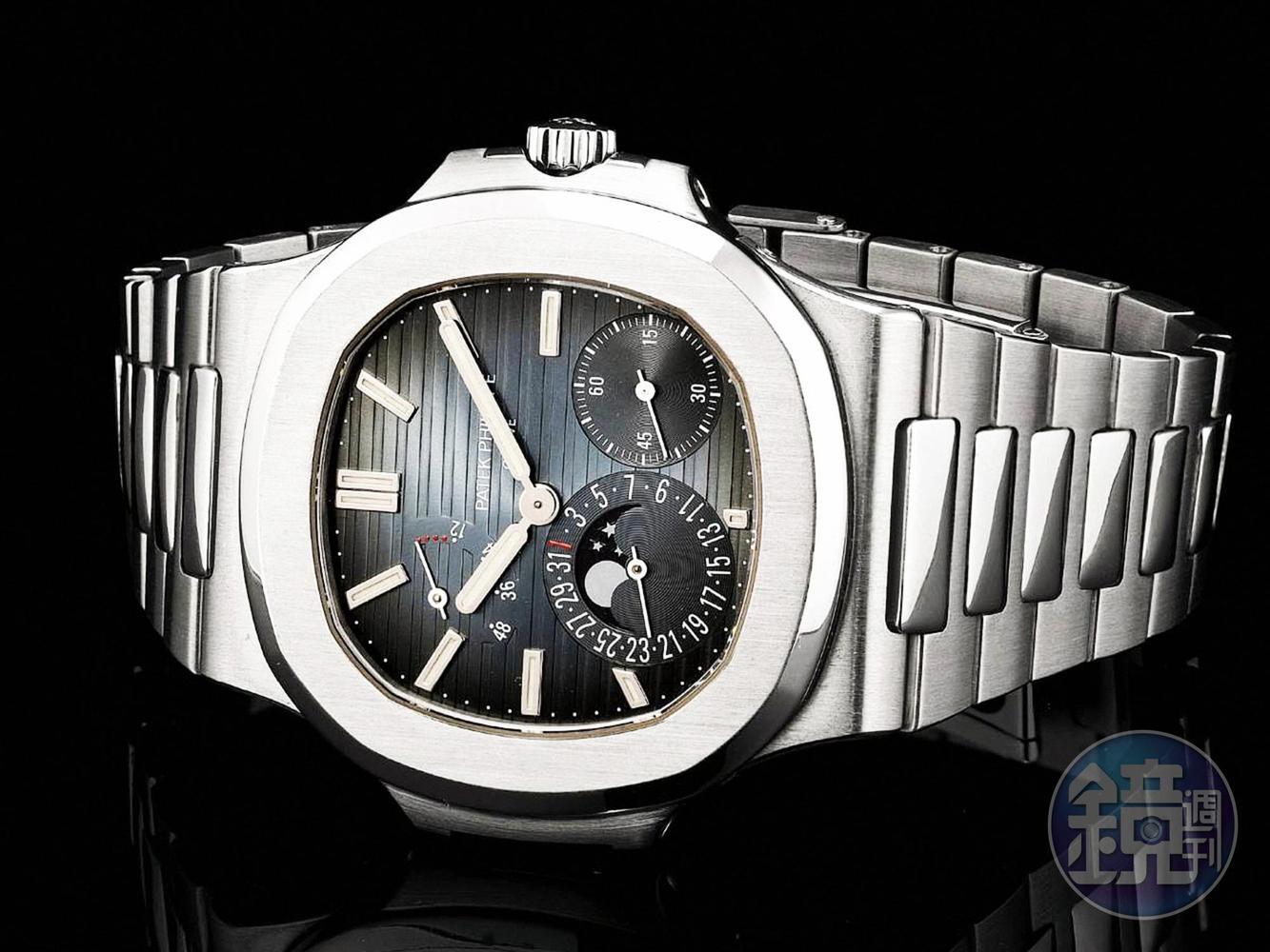 Lot 897，PATEK PHILIPPE Nautilus 5712/1A不鏽鋼腕錶，產於2007年，估價20~40萬港幣，含佣價為37.5萬港幣（約142萬台幣）。此錶目前仍販售中，訂價為121.3萬元，正因錶店買不到，10年二手錶竟比全新品還貴，也算是了不起的PATEK PHILIPPE運動錶奇蹟了。不過說來還是沒比同場拍出的5711/1A（Lot 895）誇張，這只簡單的大三針不鏽鋼腕錶調漲後的新品訂價為90.7萬台幣，二手錶卻賣到40萬港幣（約152萬台幣）。
