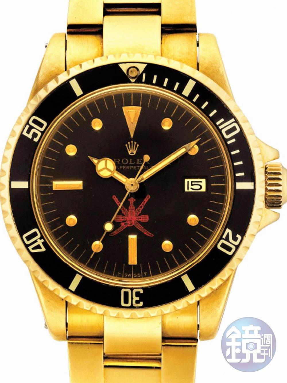 Lot 956，ROLEX Submariner 1680 18K金潛水錶，產於1974年，估價120~240萬港幣，含佣價為231.25萬港幣（約879萬台幣）。雖然錶殼拋得有些過頭、狀況不是最好，但ROLEX古董運動錶的重點在面盤，六點鐘位置具有中東阿曼王國國徽是拍出高價之關鍵。