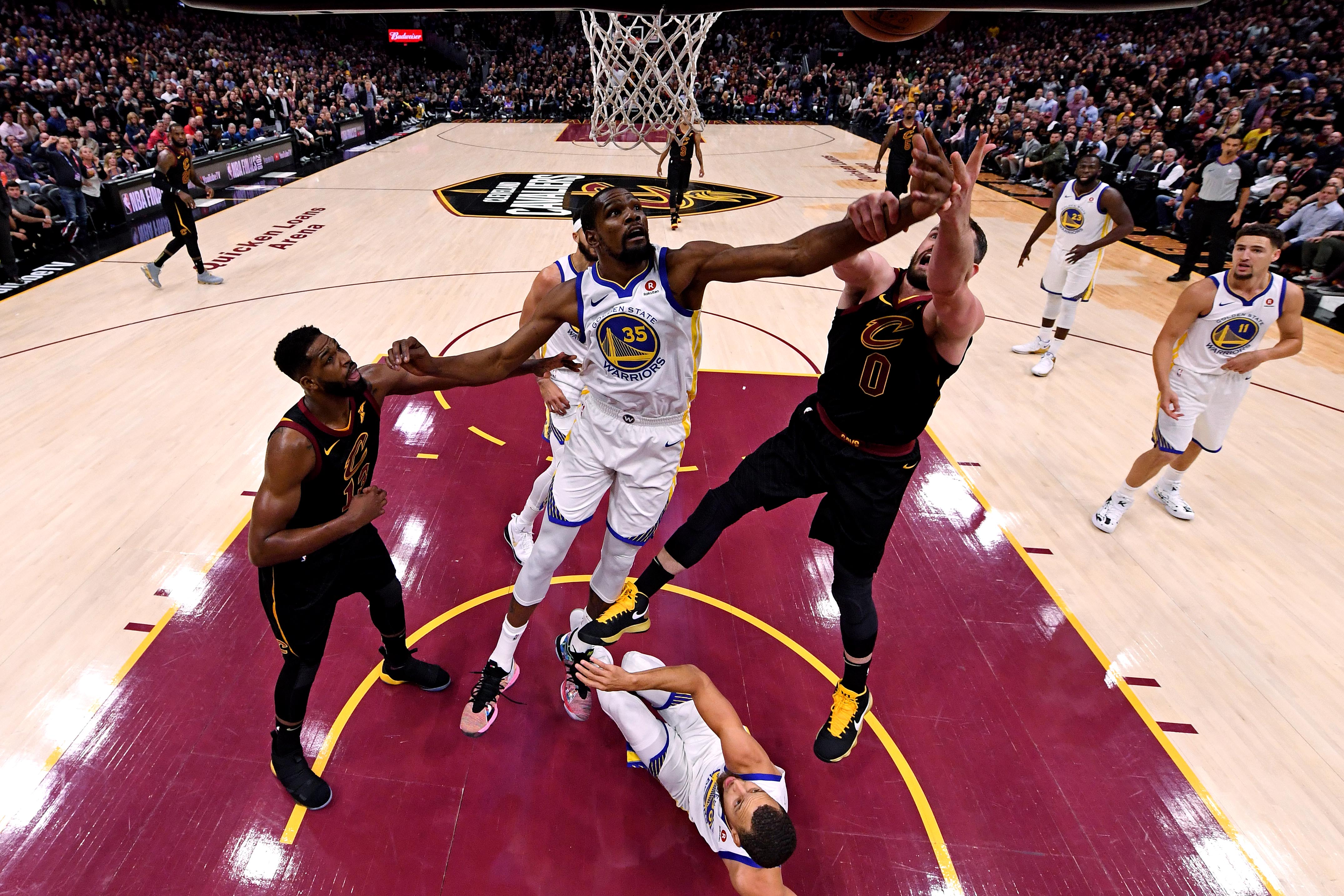 杜蘭特狂飆43分，創下個人季後賽新高，也帶領勇士擊敗騎士，率先取得3比0聽牌。（東方IC）