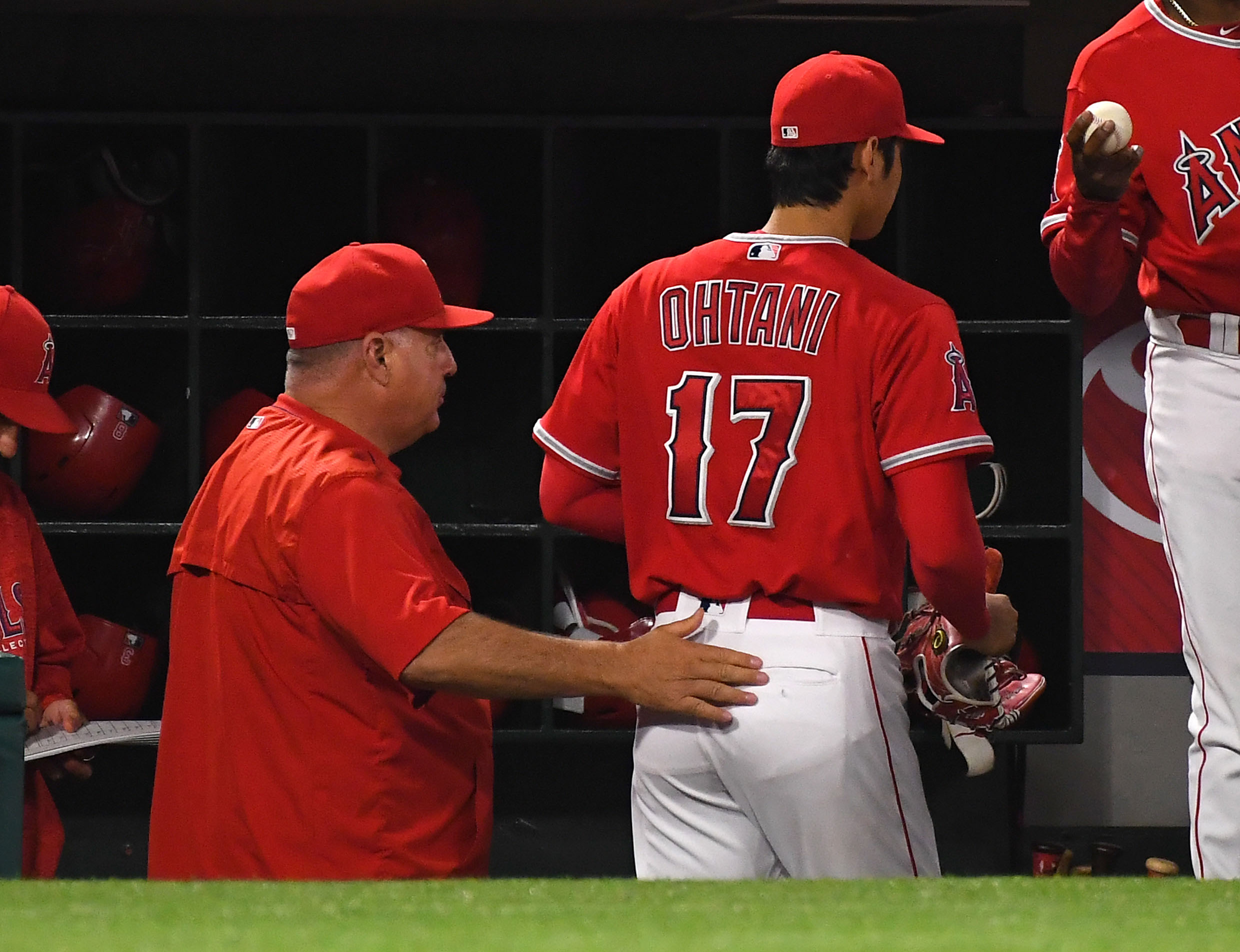 大谷翔平因他的右手中指起水泡,被迫在5局上退場休息。(東方IC)