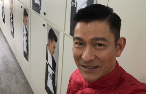 今年9月將57歲的劉德華一直想再拚兒子，希望女兒劉向蕙有伴一同成長。（翻攝自劉德華微博）