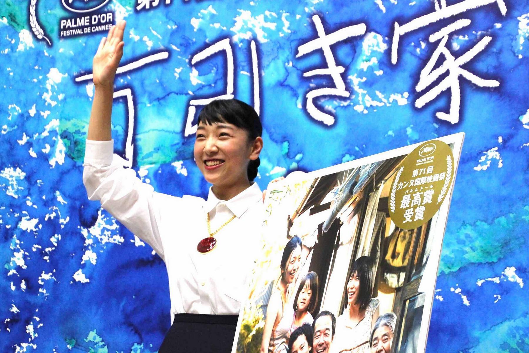 《小偷家族》女主角安藤櫻分享拍片漲奶事。(采昌提供)