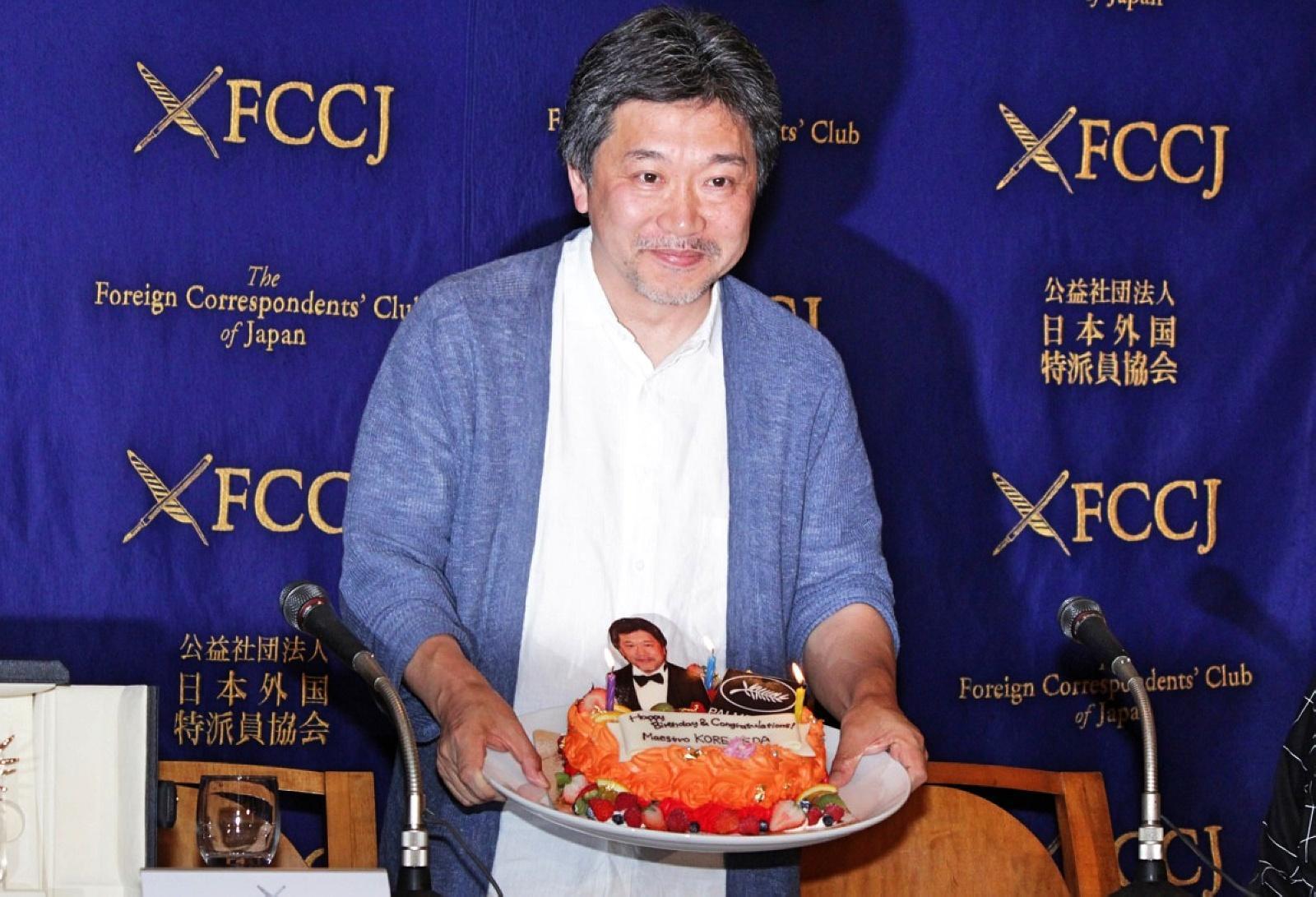 是枝裕和在工作中過56歲生日。(采昌提供)